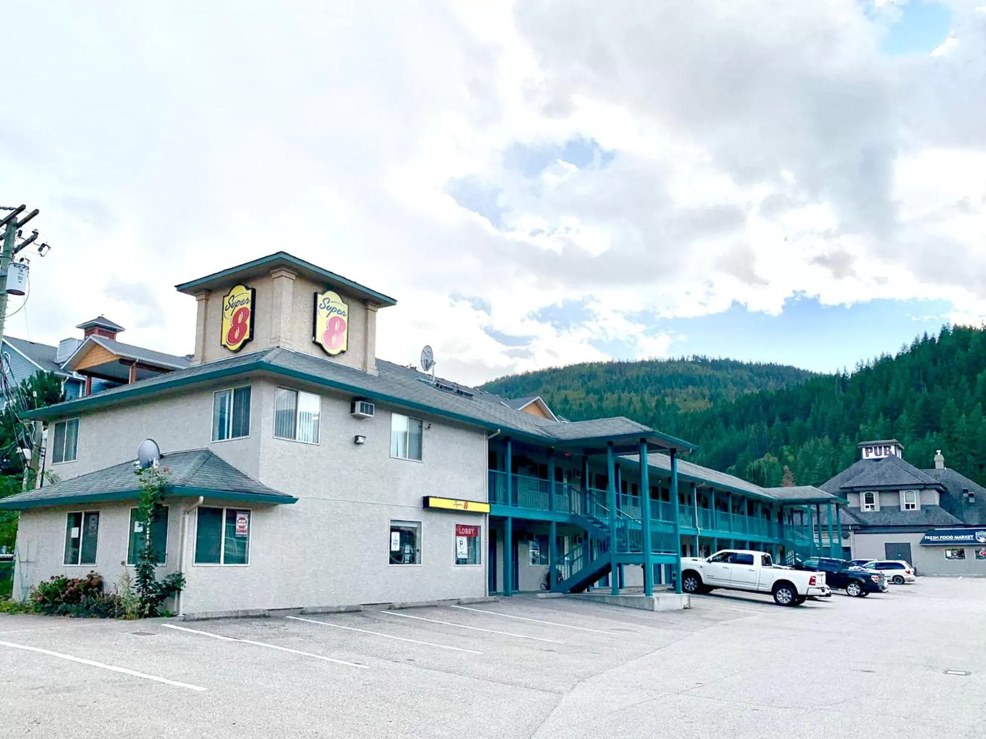 Super 8 by Wyndham Sicamous