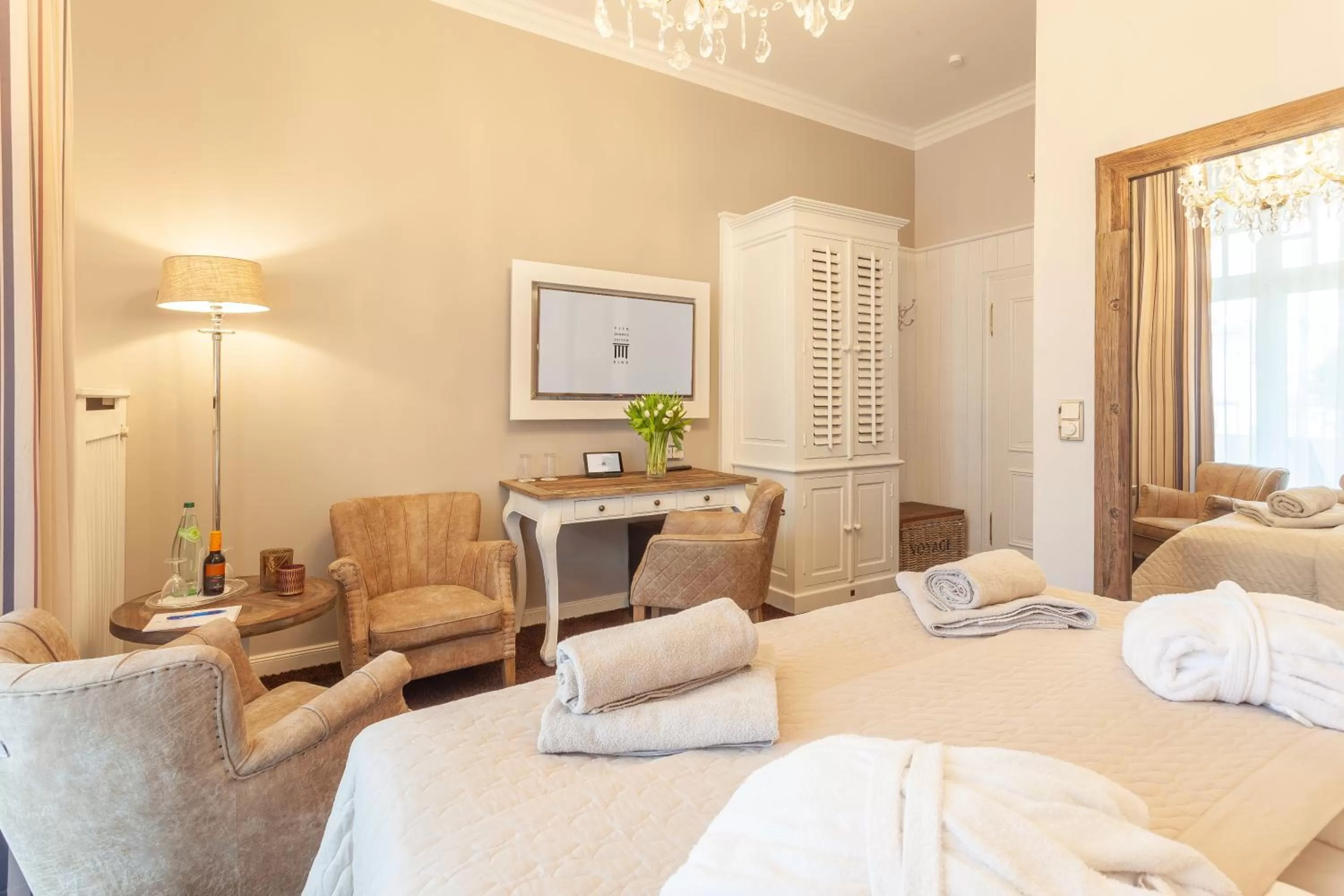 TV and multimedia, Bed in Hotel Vier Jahreszeiten Binz