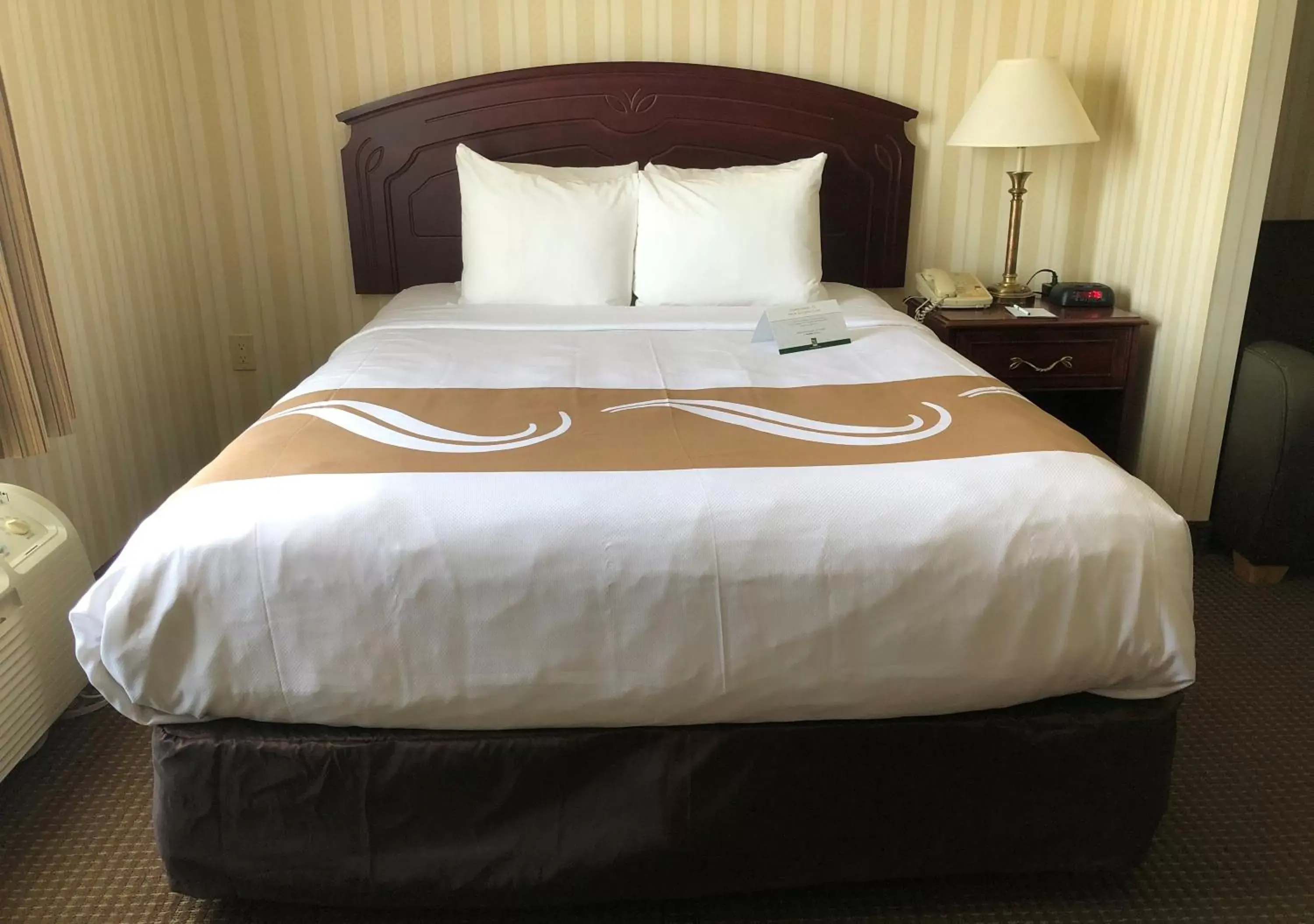 Business Suite - Non-Smoking in Quality Hotel & Suites Woodstock Business Suite - Non-Smoking in Quality Hotel & Suites Woodstock