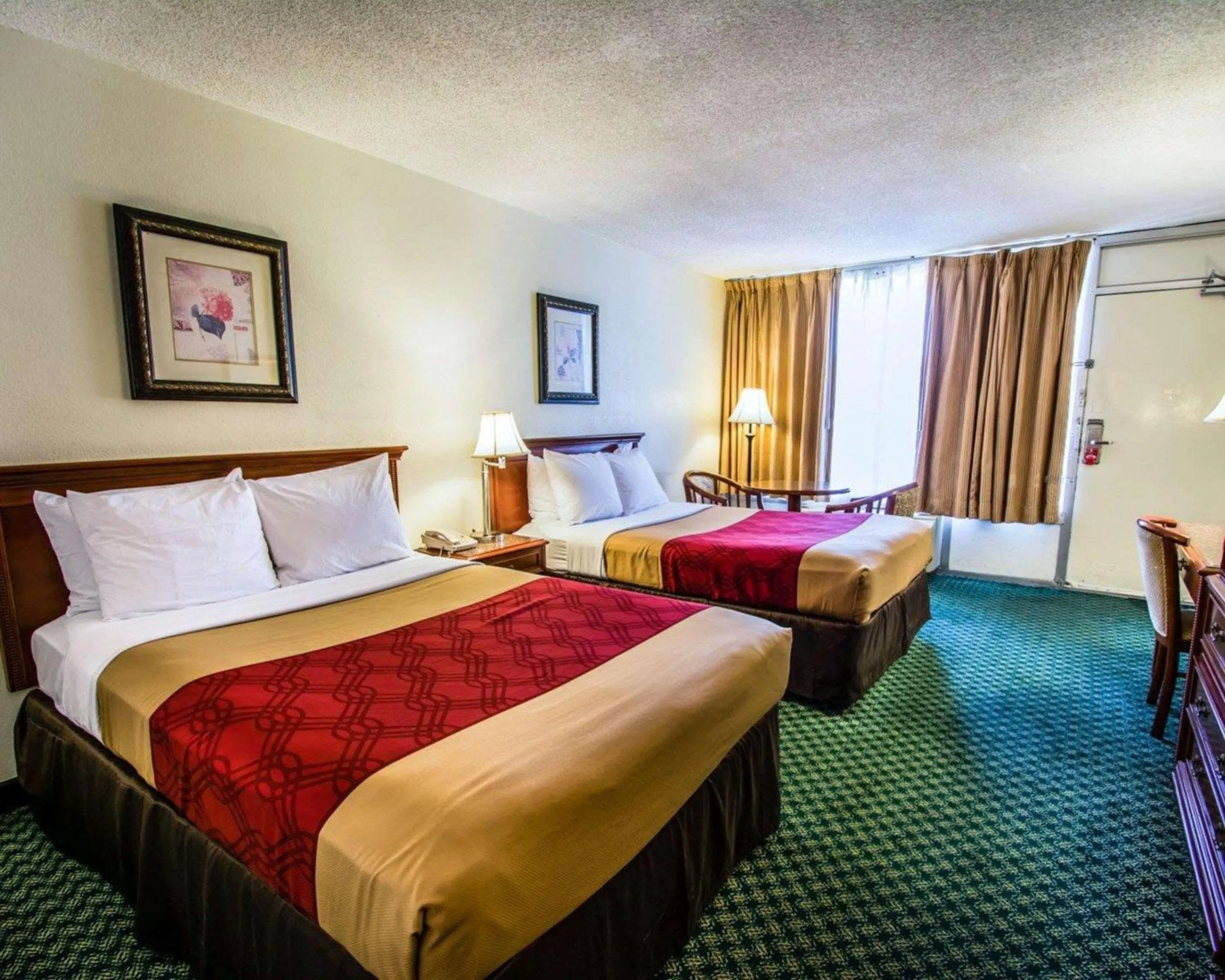 Photo of the whole room, Bed in Econo Lodge Port Canaveral Area