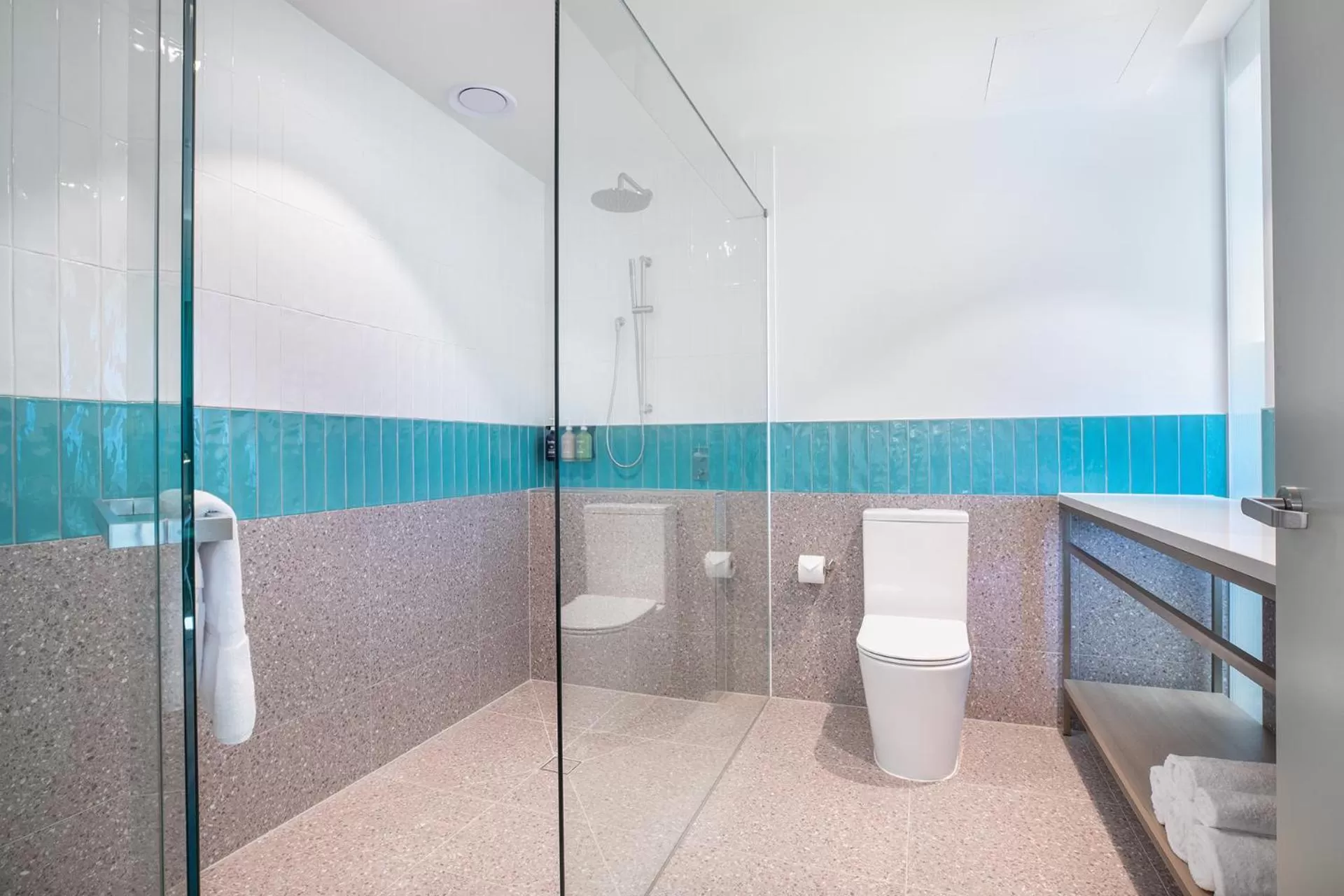 Shower in Holiday Inn & Suites Geelong by IHG