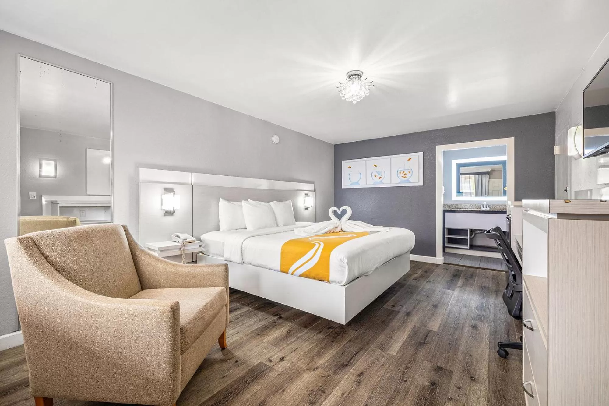 Photo of the whole room, Bed in Quality Inn and Conference Center Tampa-Brandon