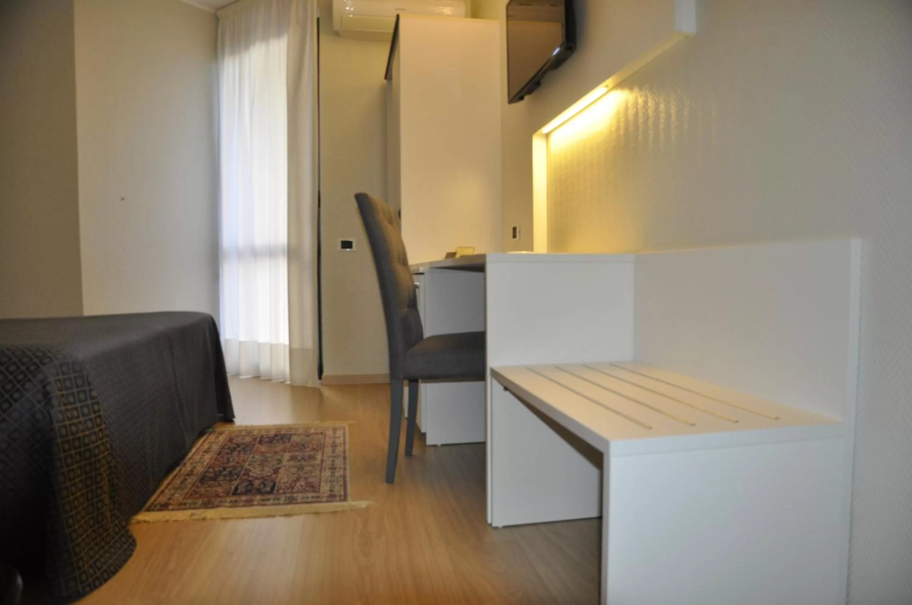 Bed in Hotel Est Piombino