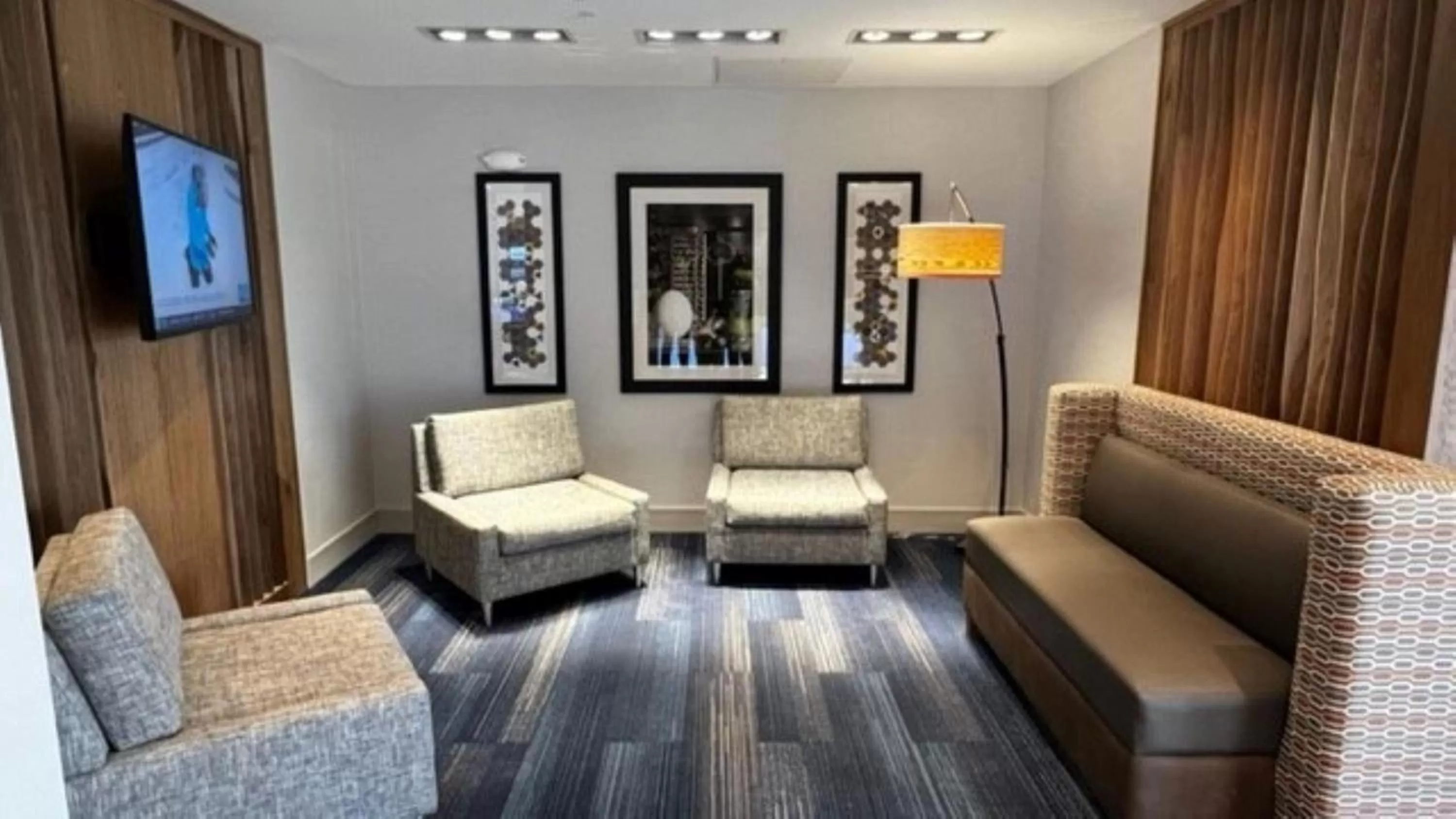 Lobby or reception in Holiday Inn Express & Suites Denver Airport by IHG