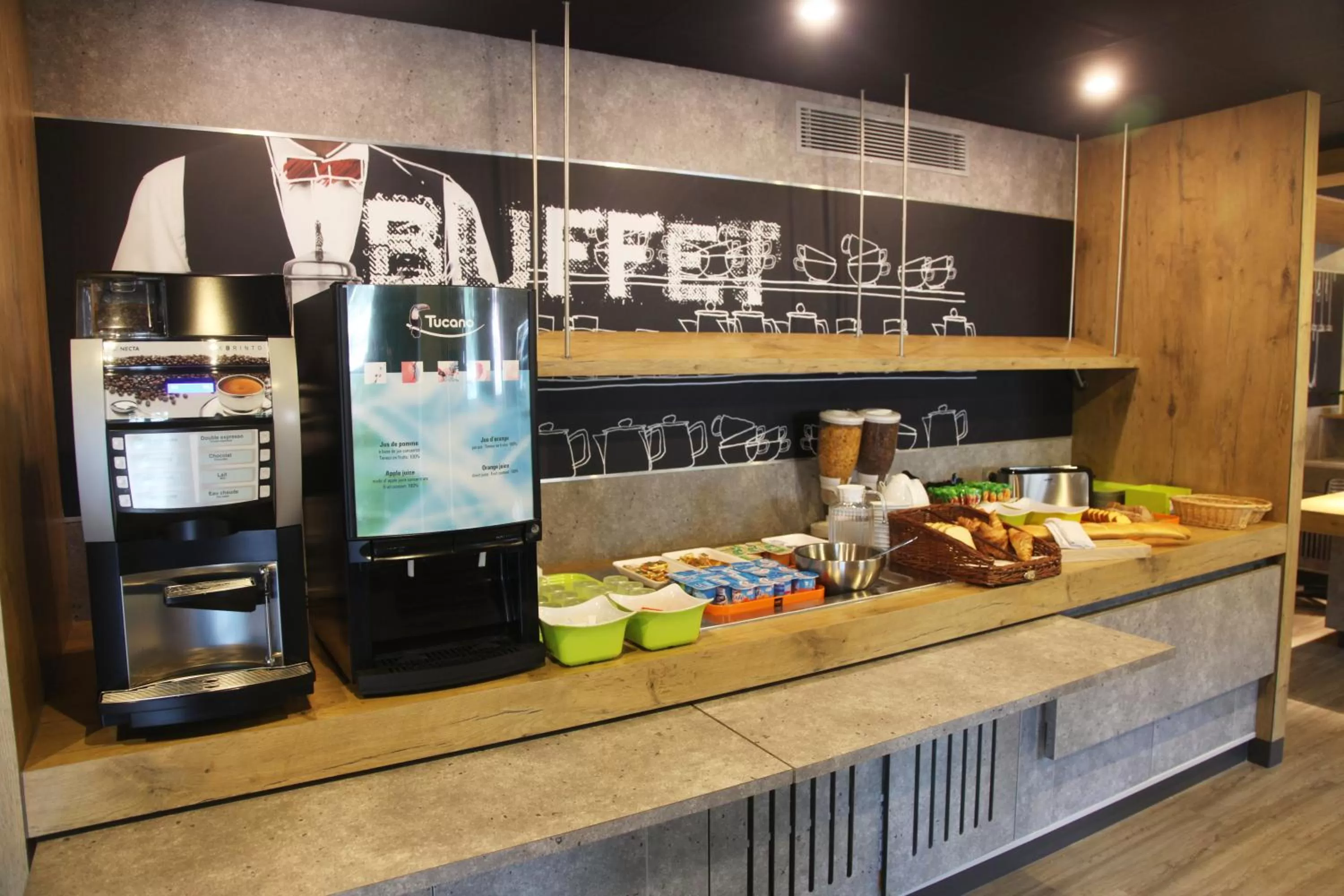 Breakfast in ibis budget Nantes Sainte Luce - Hôtel Rénové