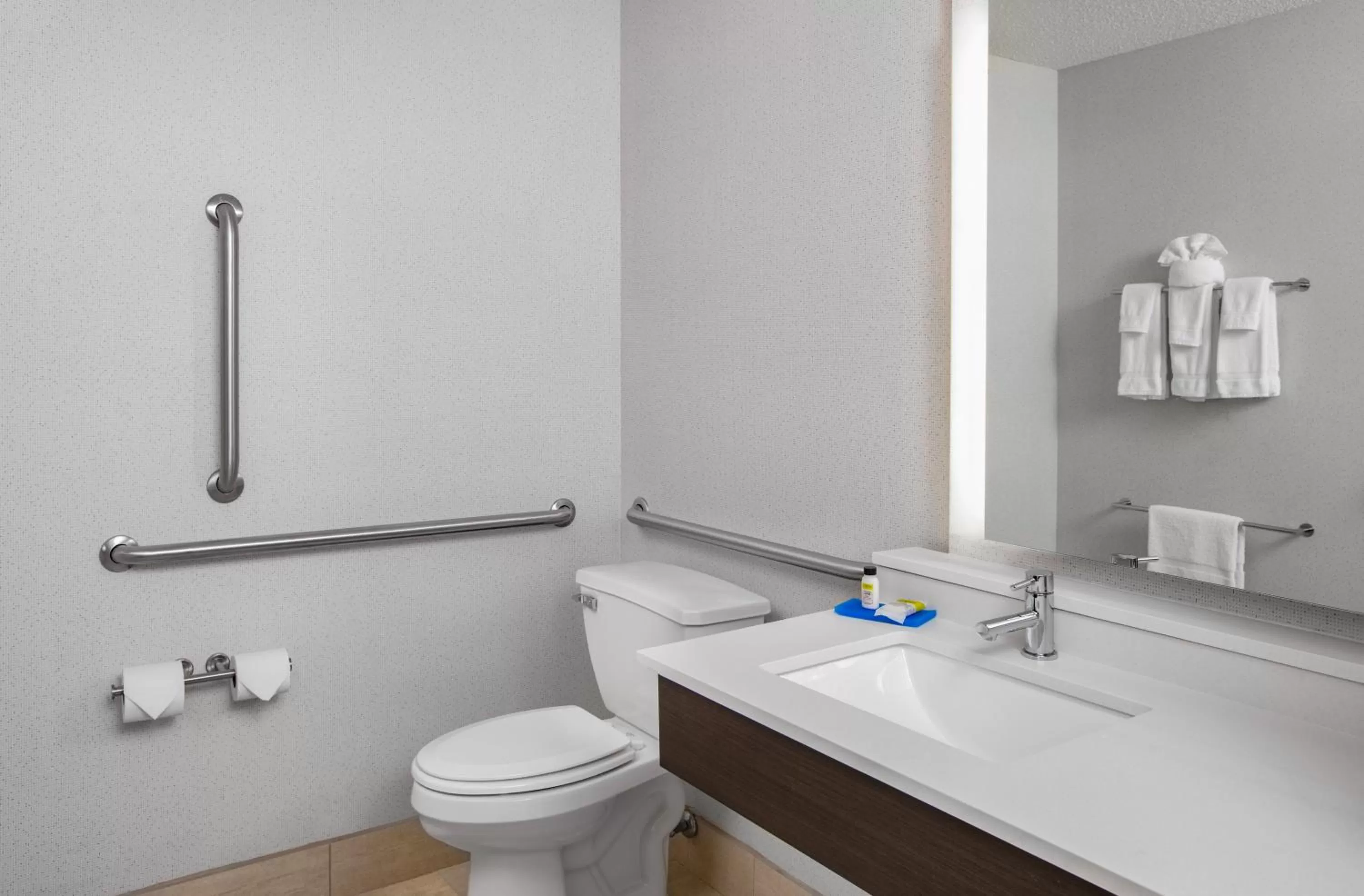 Photo of the whole room in Holiday Inn Express Hotel & Suites Altoona-Des Moines by IHG