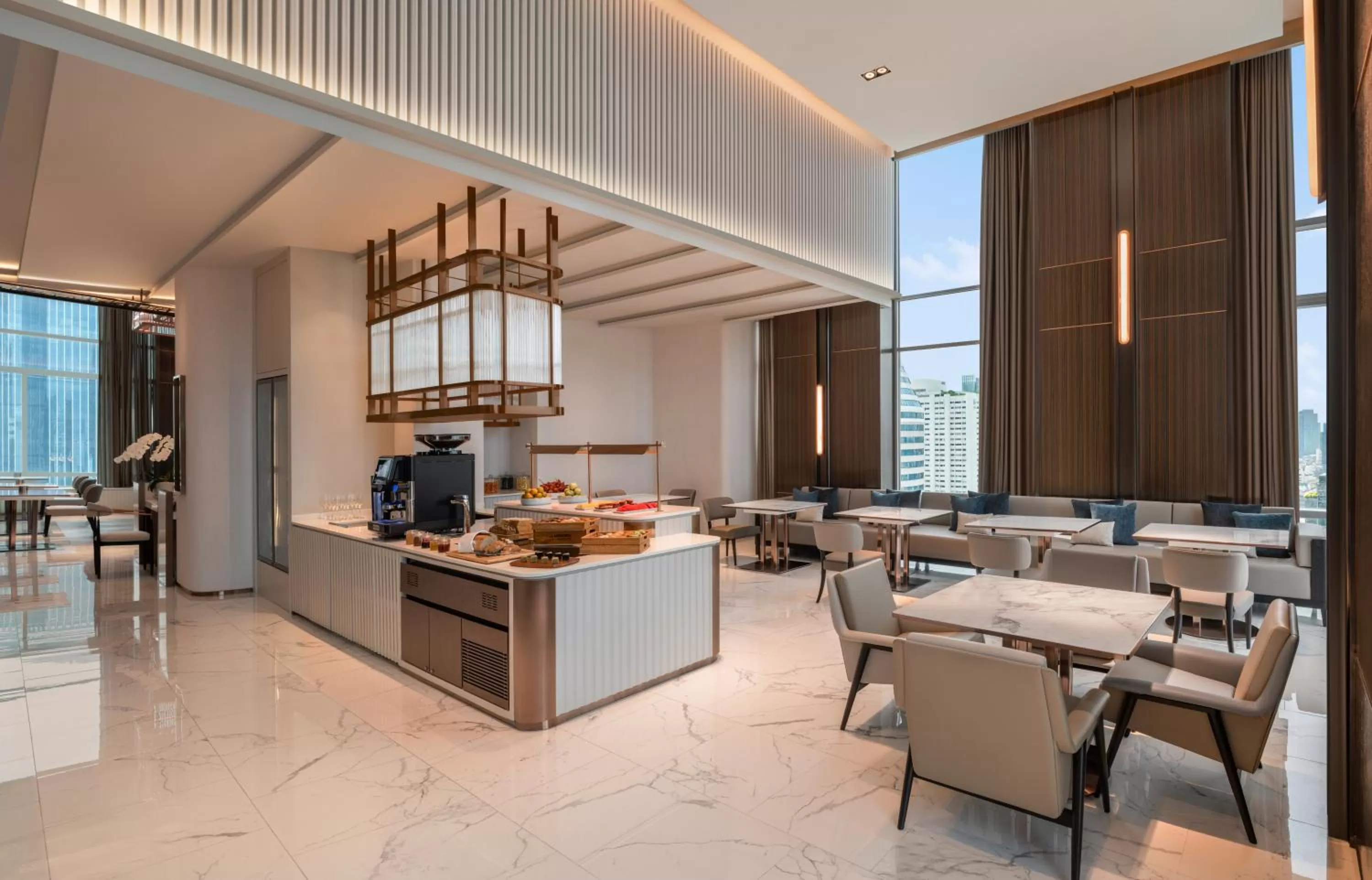 Lounge or bar in Le Meridien Bangkok