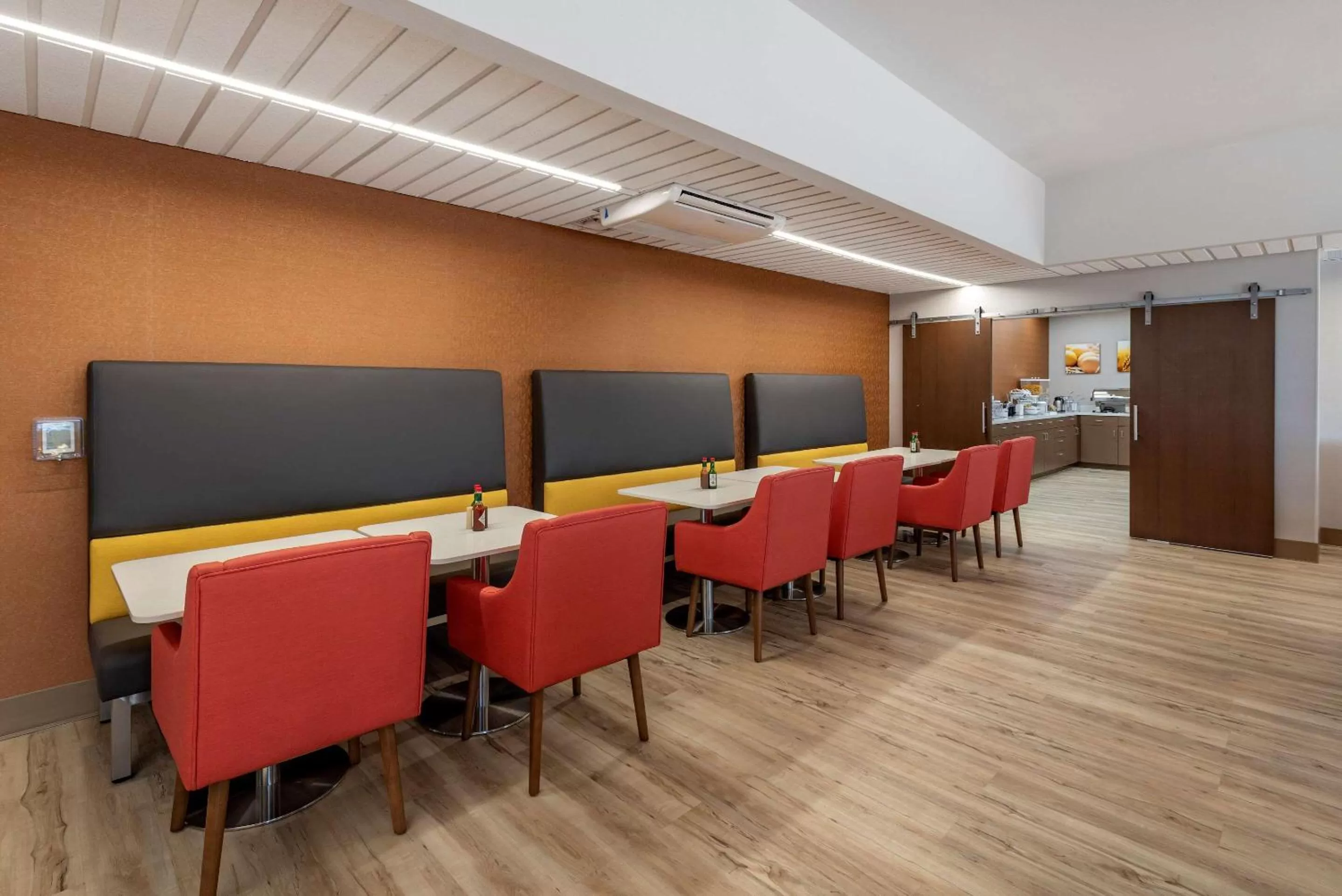 Breakfast in Comfort Suites Colorado Springs East - Medical Center Area