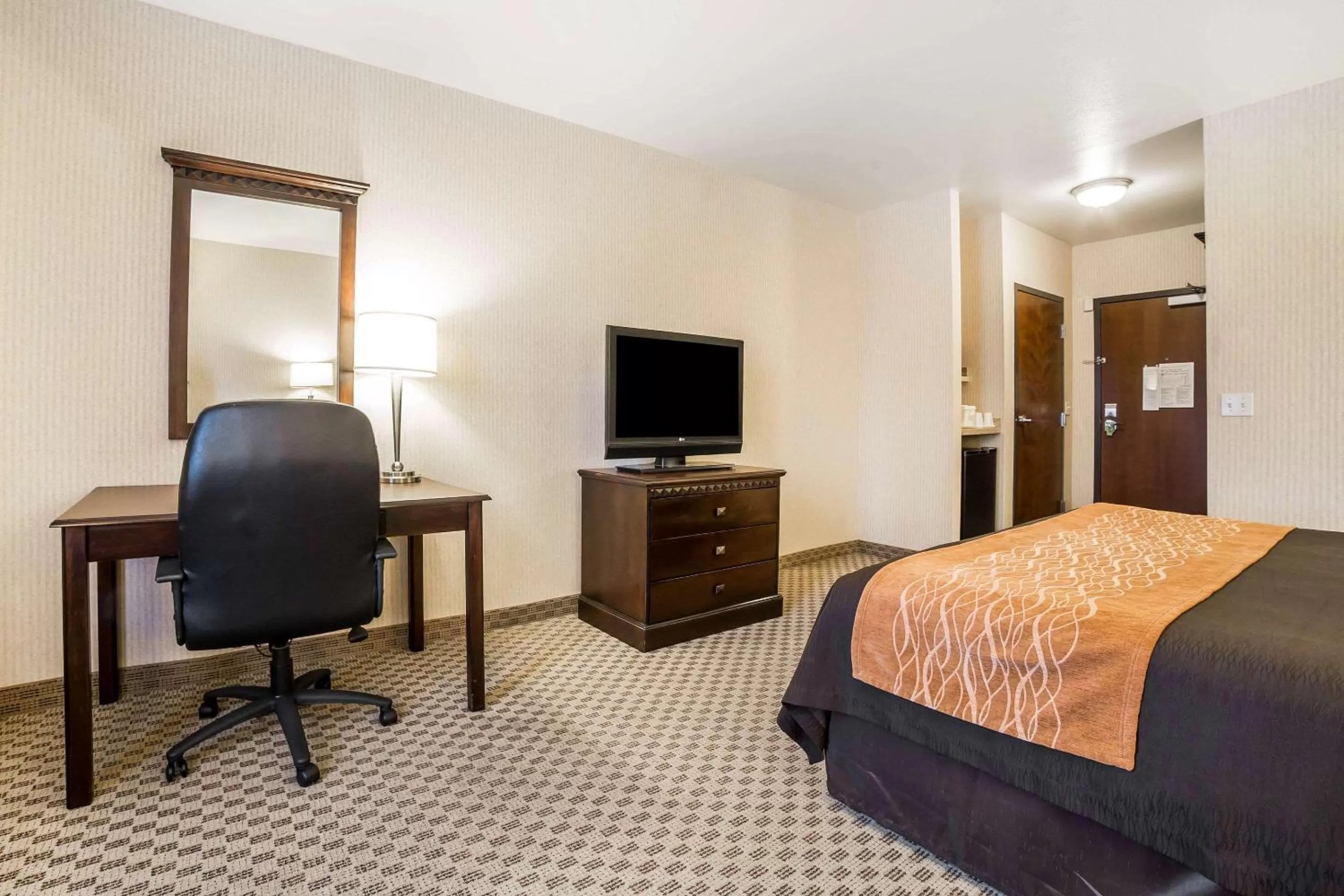 Photo of the whole room, Bed in Comfort Inn & Suites Henderson - Las Vegas