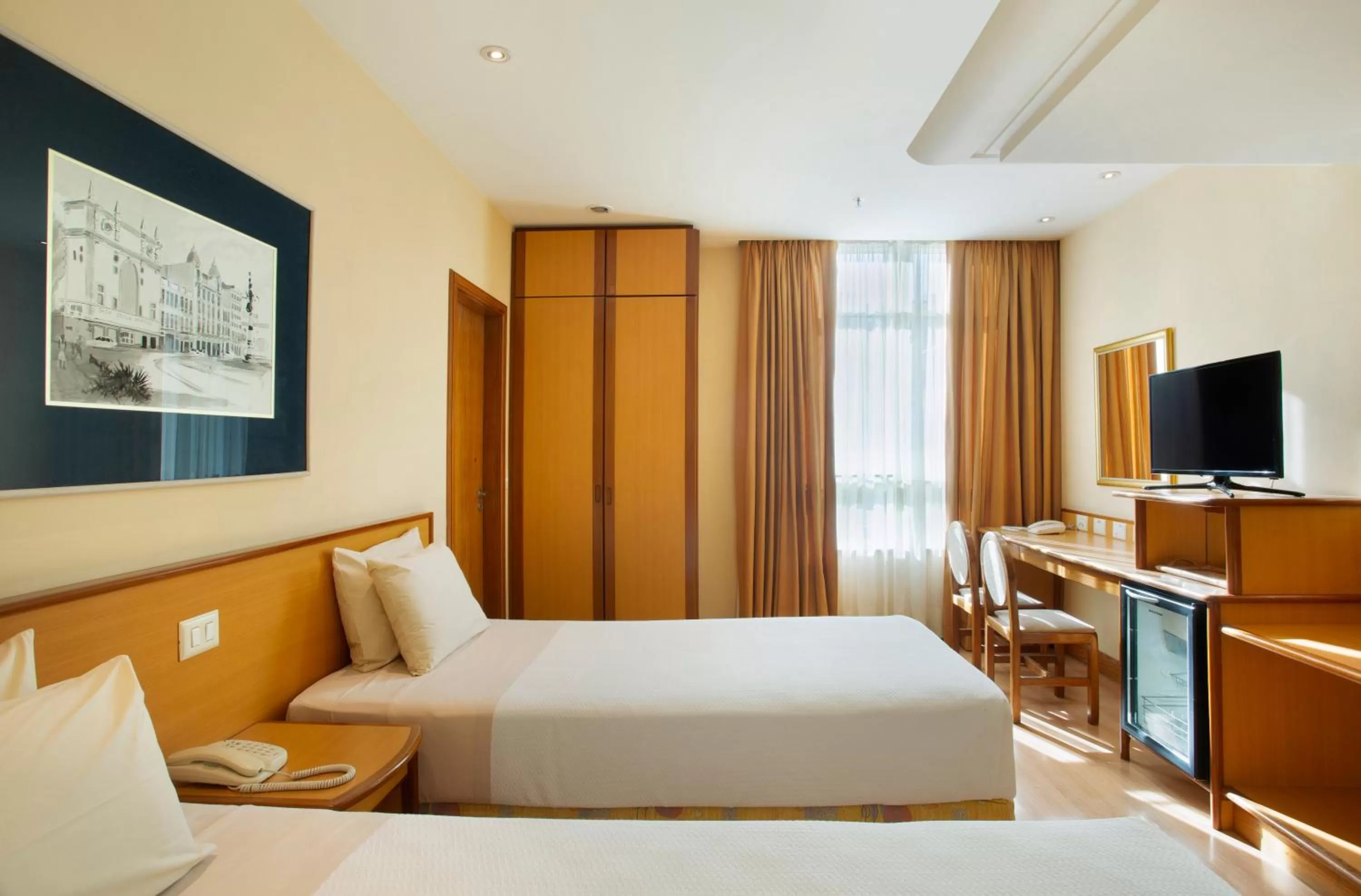 Bed in Windsor Asturias Hotel