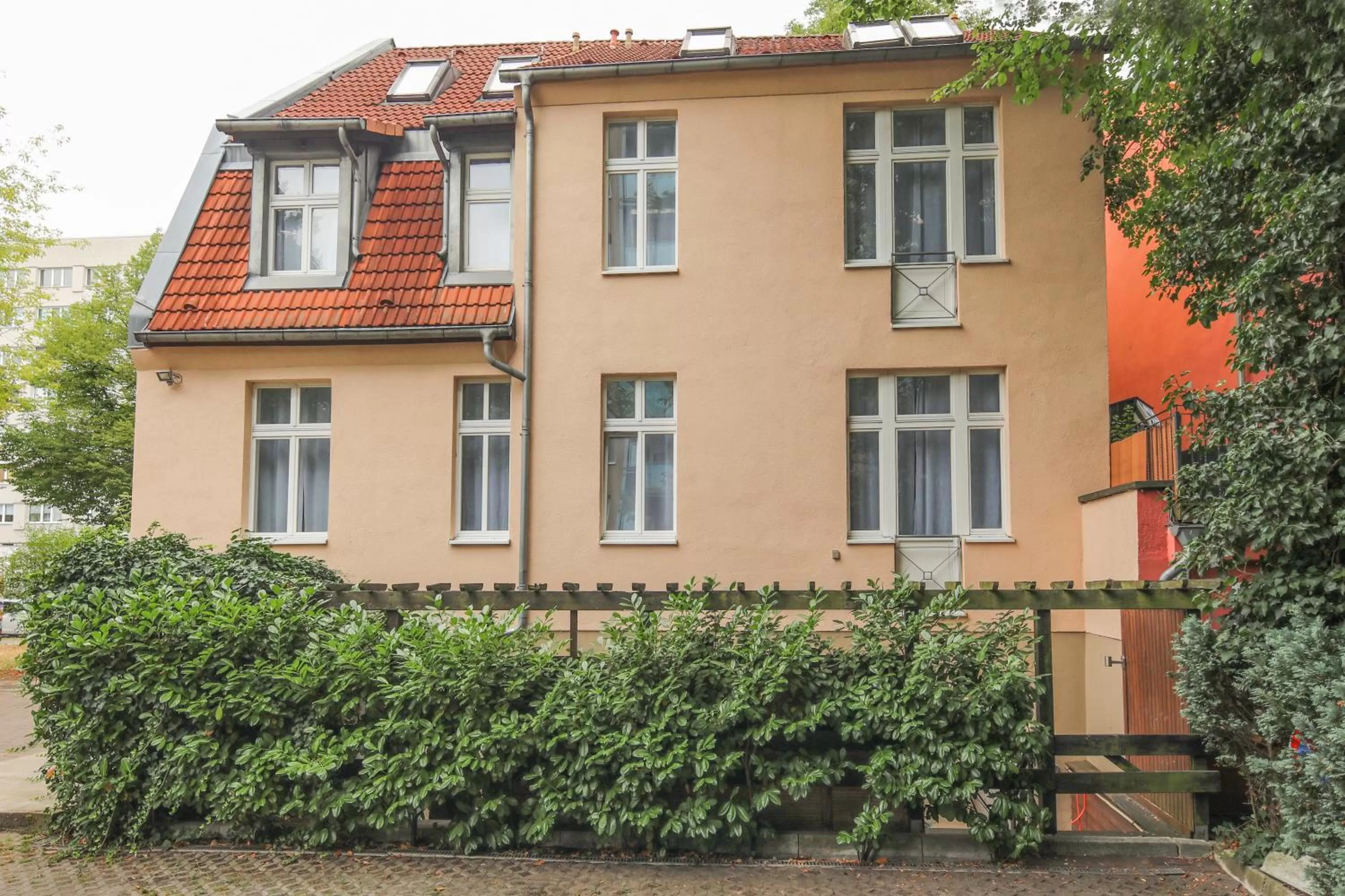 Property building in Amaroo - Gästehaus "Charlotte"