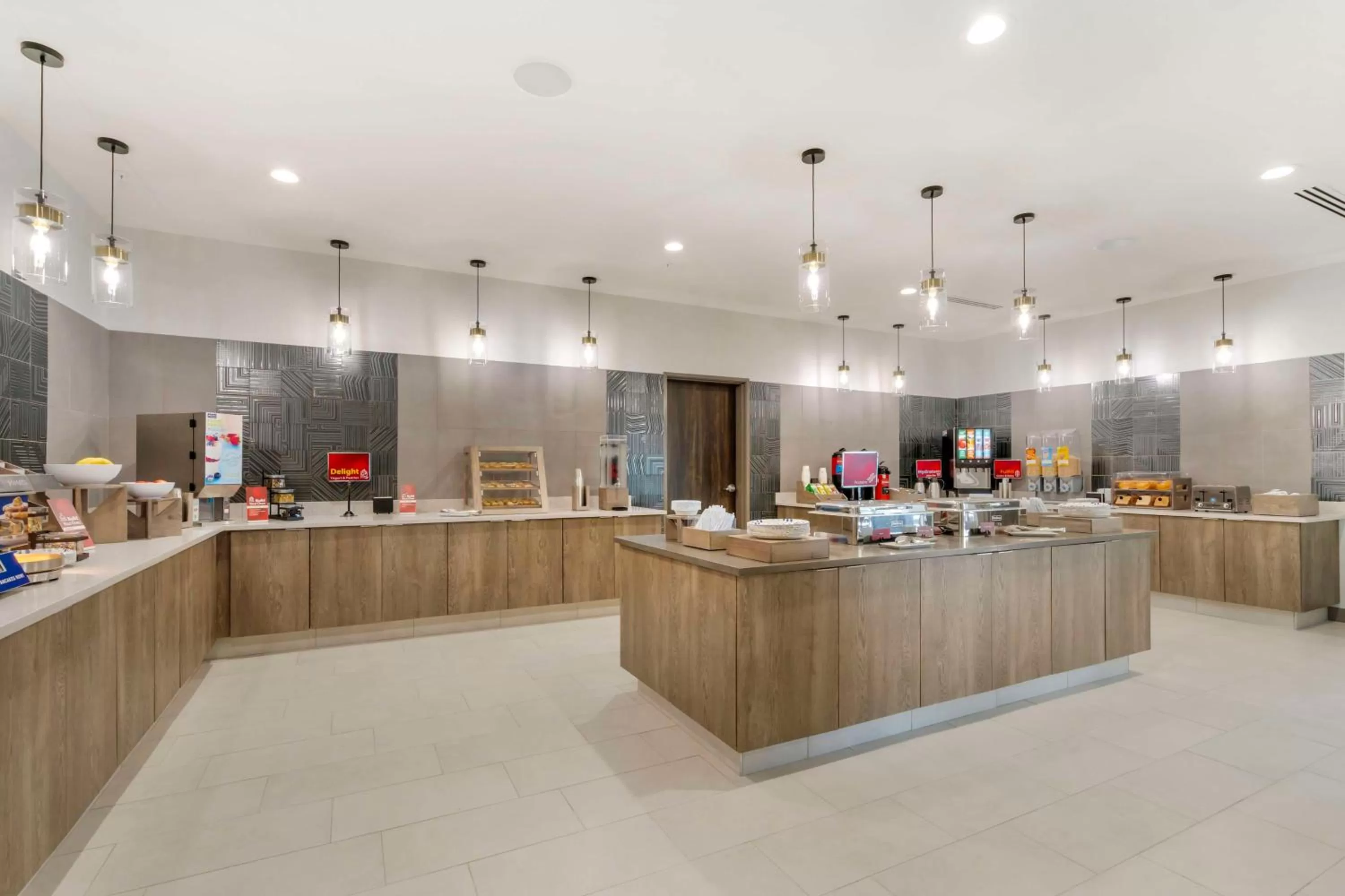 Breakfast in Best Western Plus Winter Haven Inn & Suites