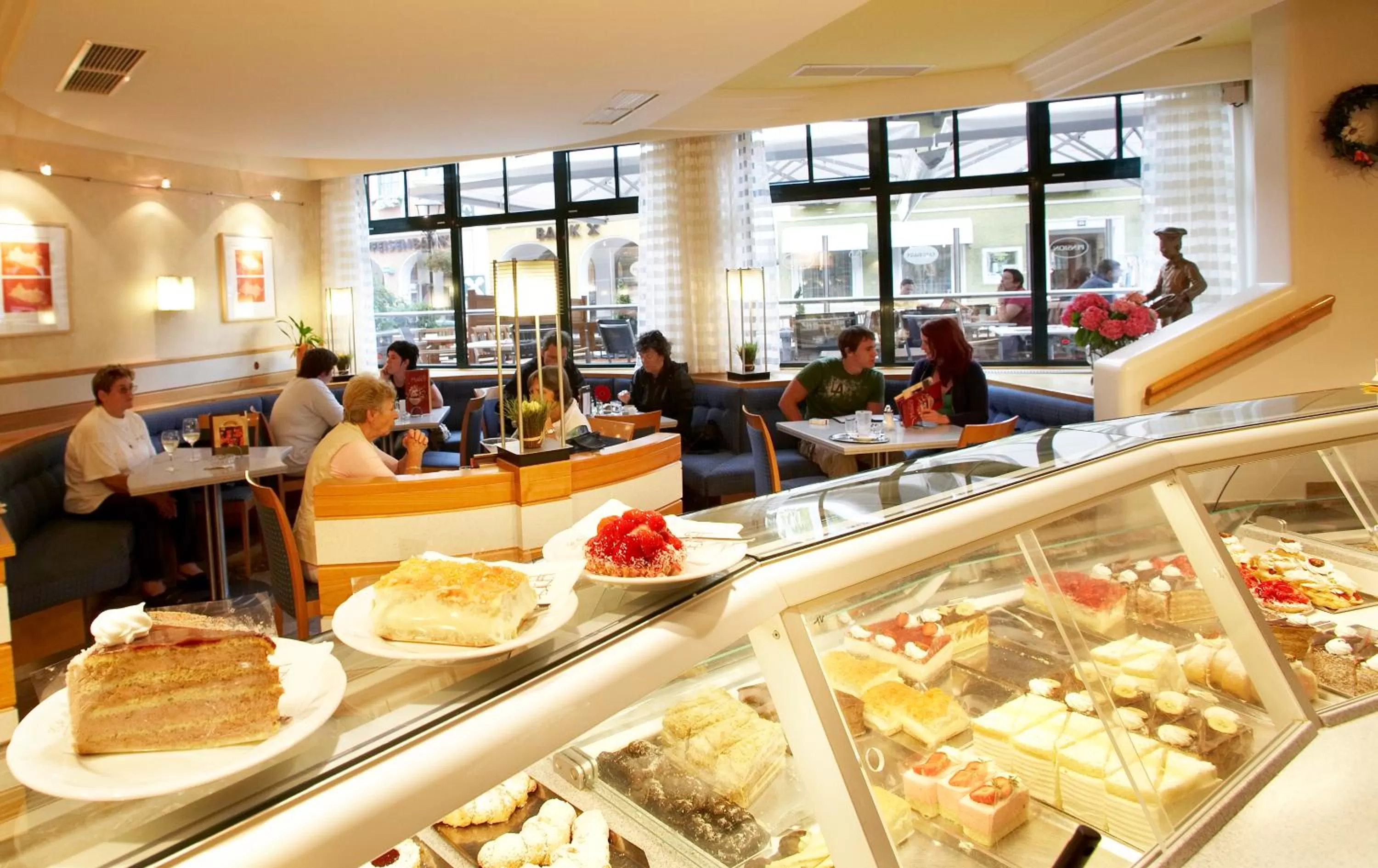 Restaurant/places to eat in Pension Café Maier