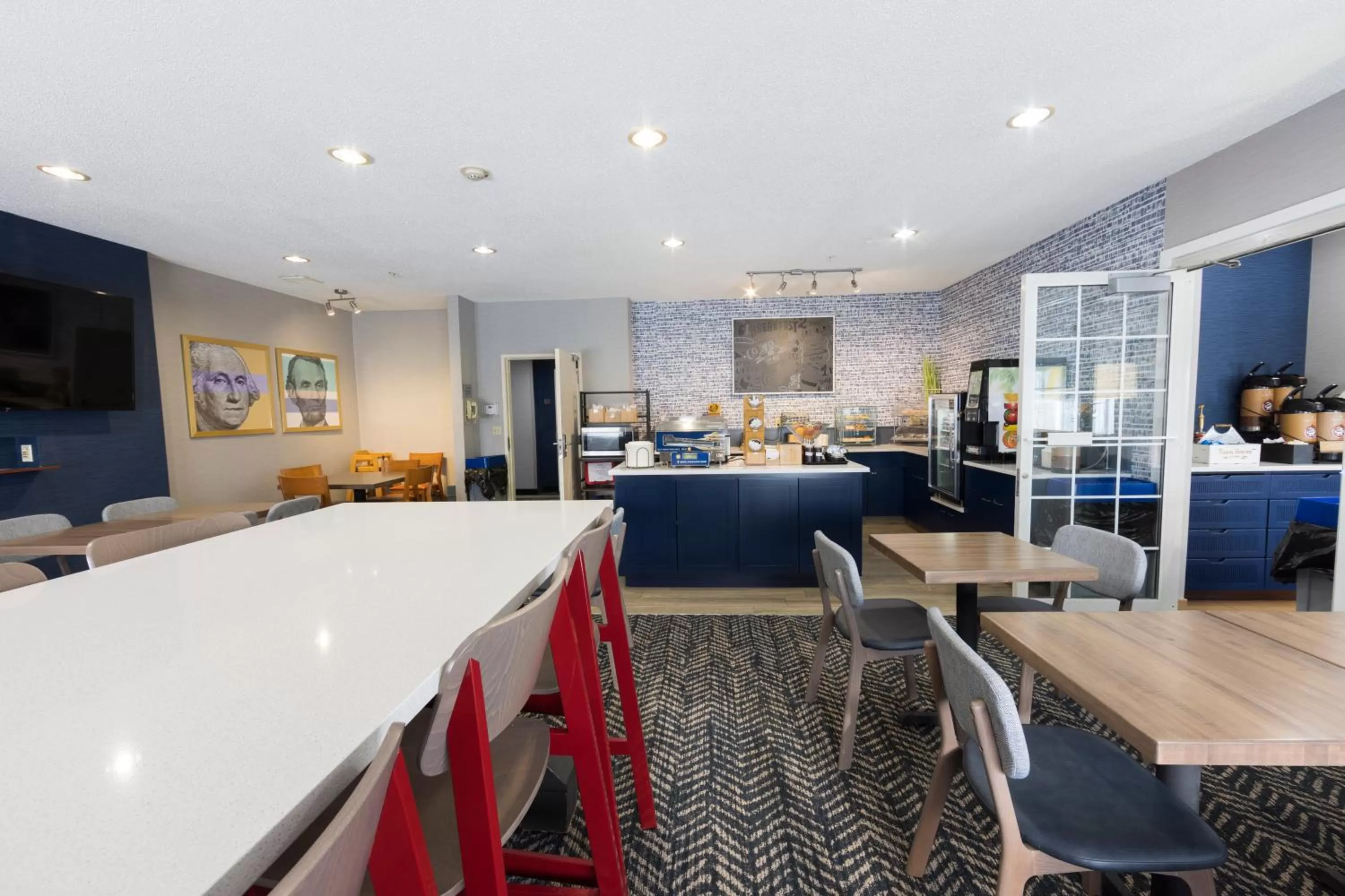 Breakfast in AmericInn by Wyndham Duluth