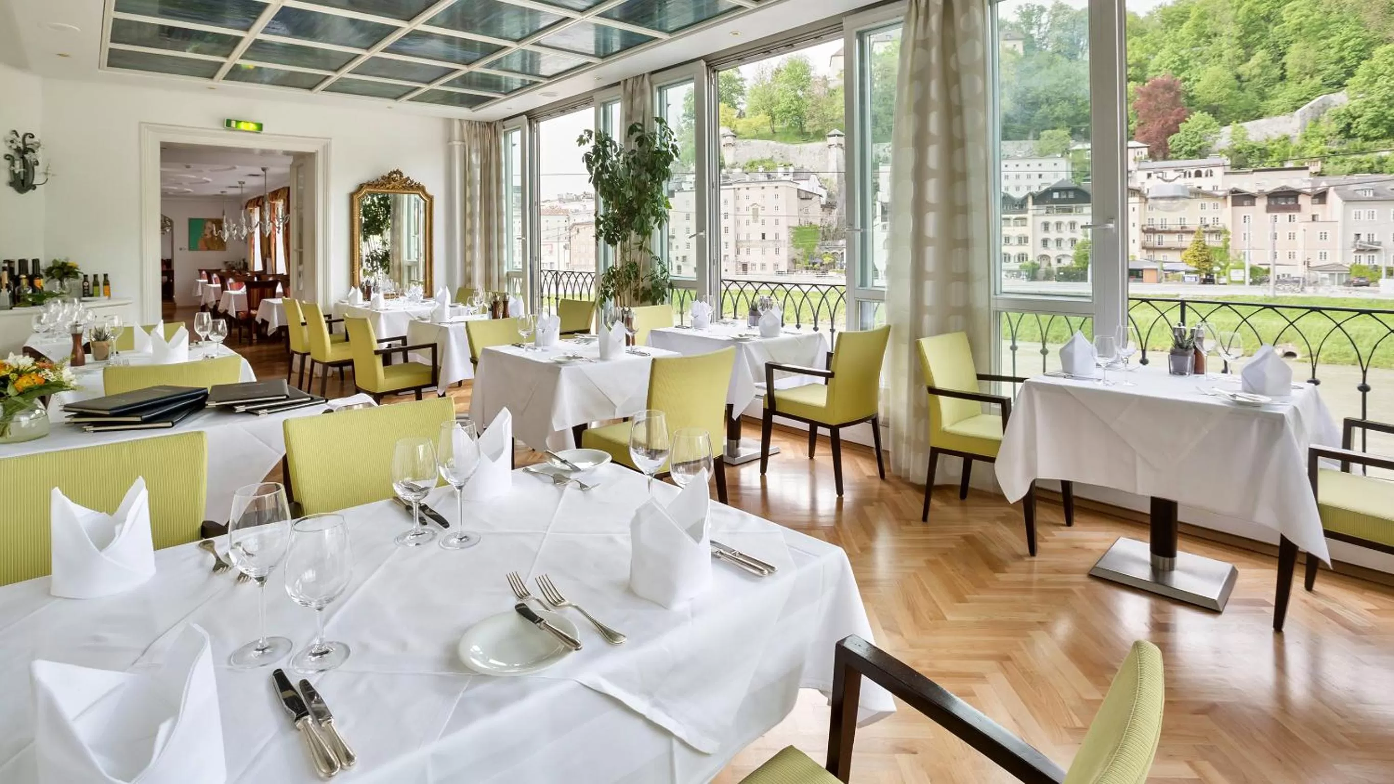 Restaurant/places to eat in Radisson Blu Hotel Altstadt