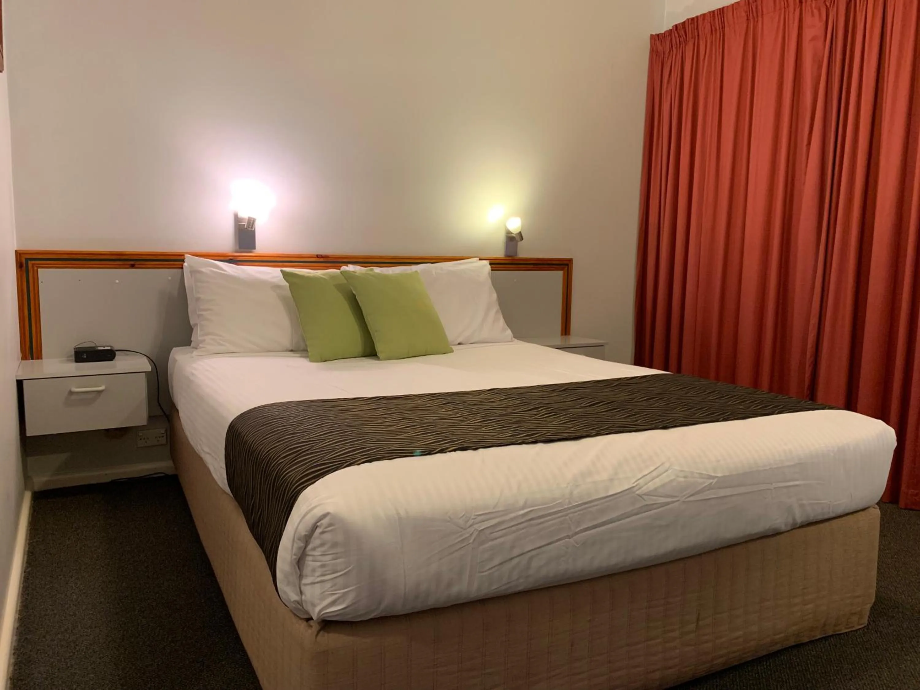 Bed in Orana Windmill Motel