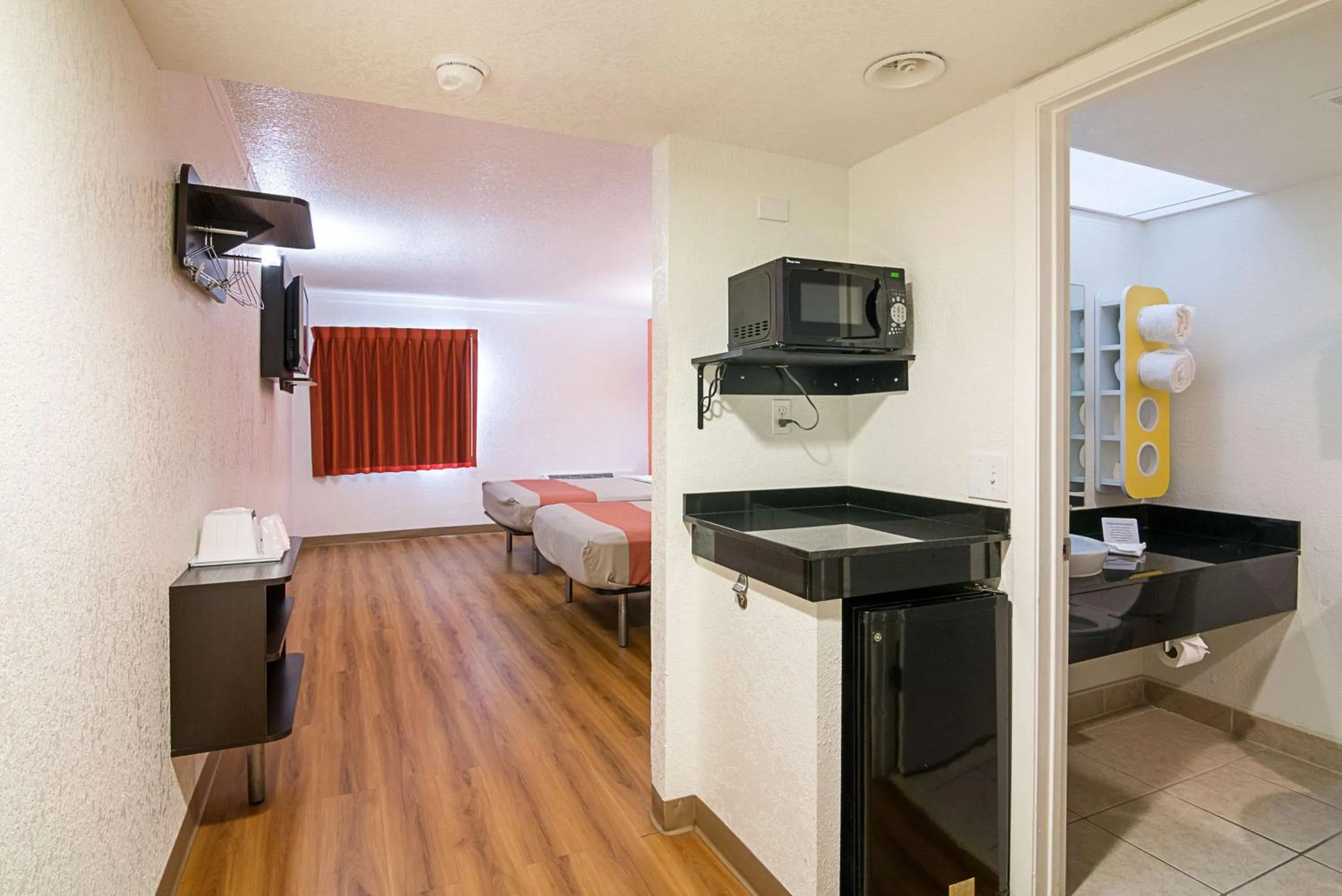 TV and multimedia in Motel 6-Tampa, FL - Fairgrounds