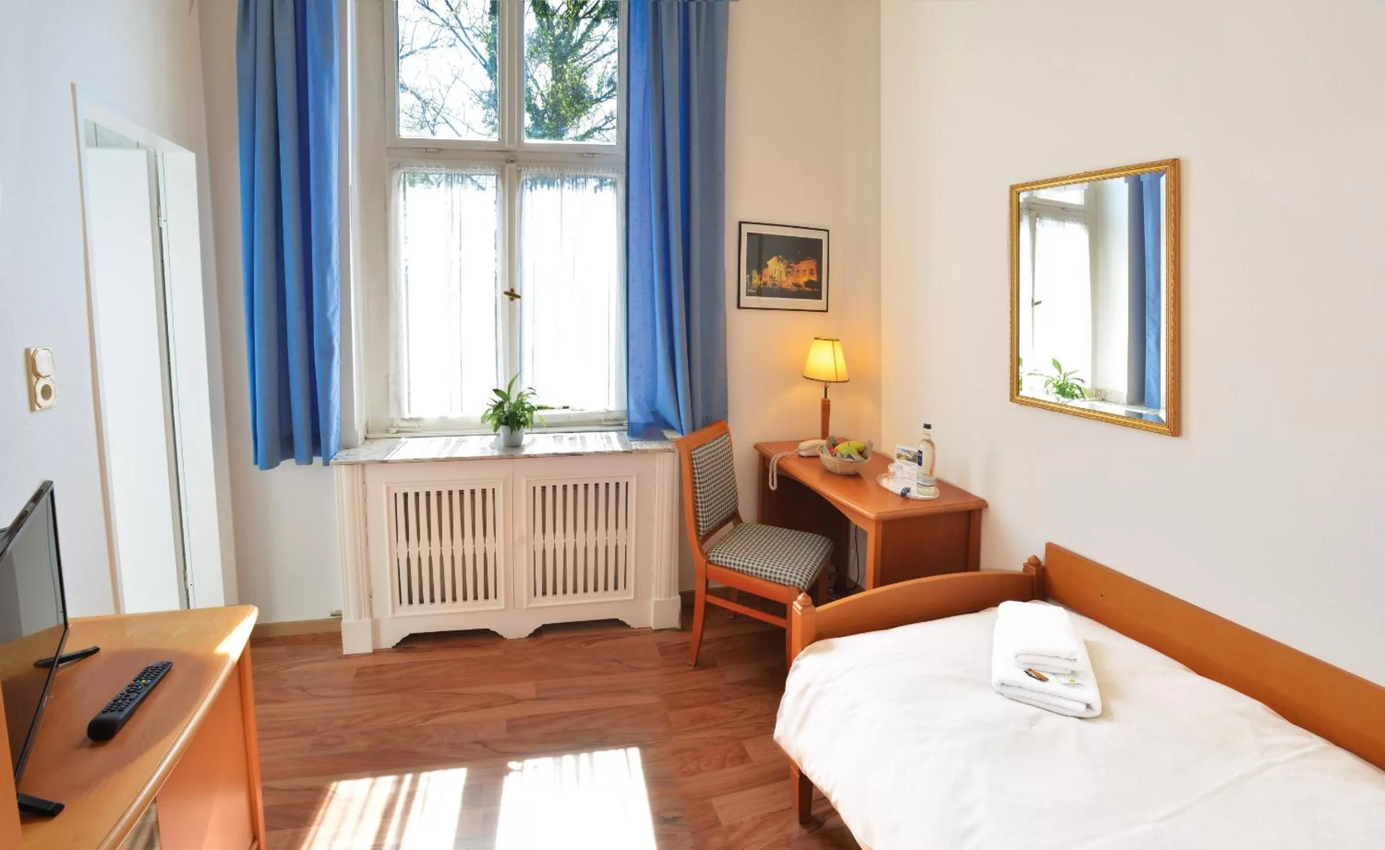 Photo of the whole room, Bed in Villa Oranien