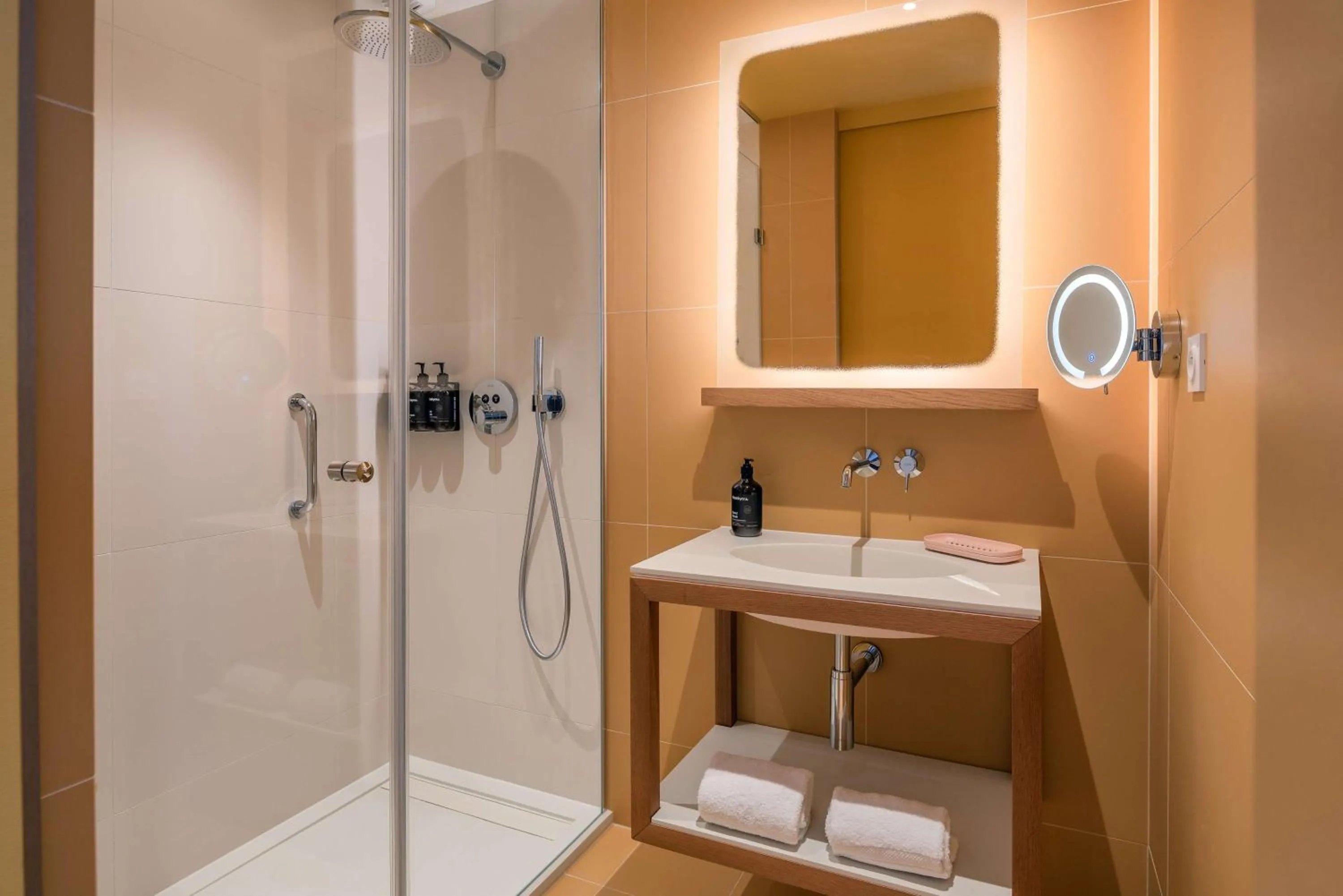 Shower in Canopy by Hilton Cannes