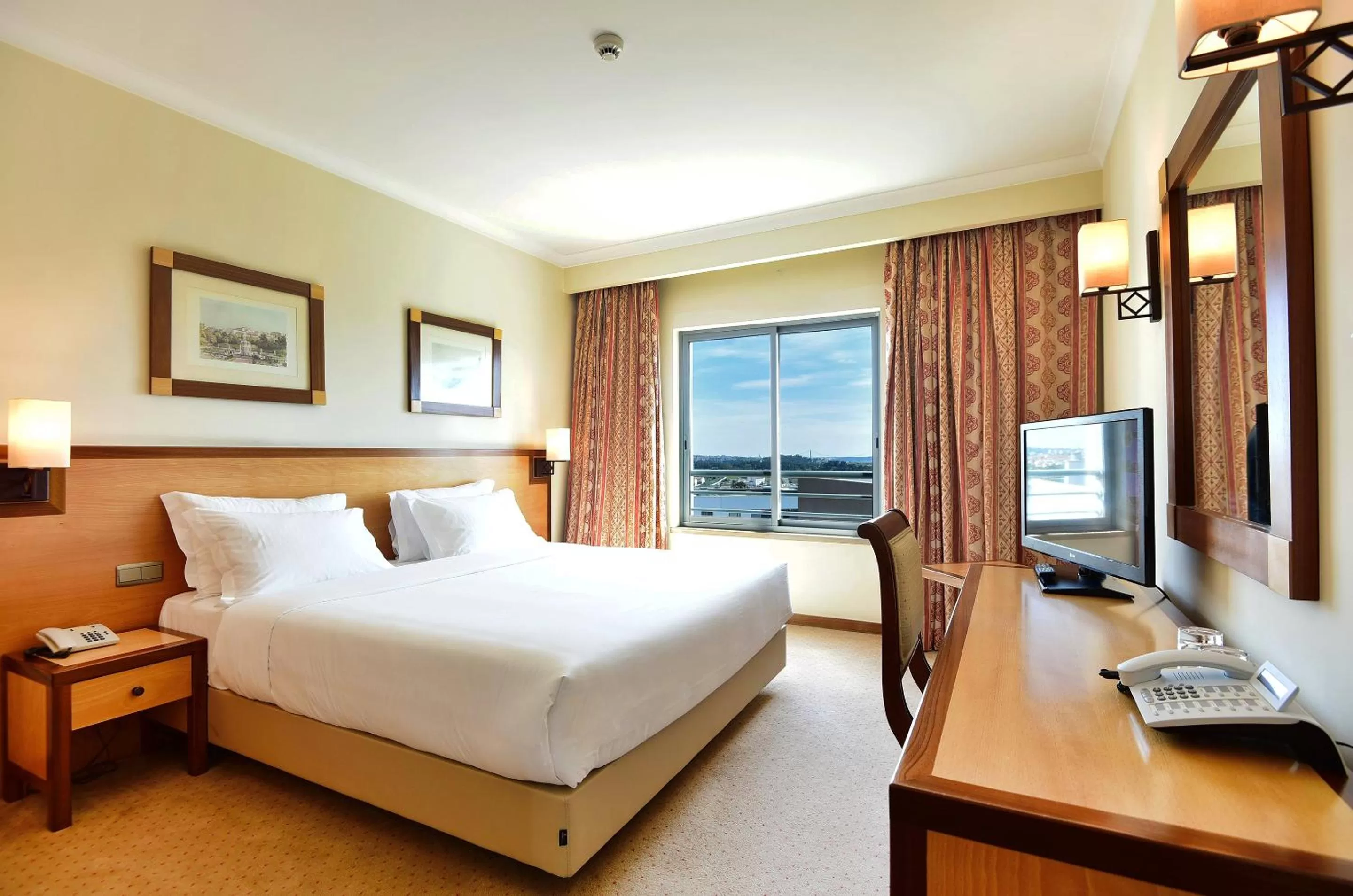 Bedroom, Bed in Hotel Real Oeiras