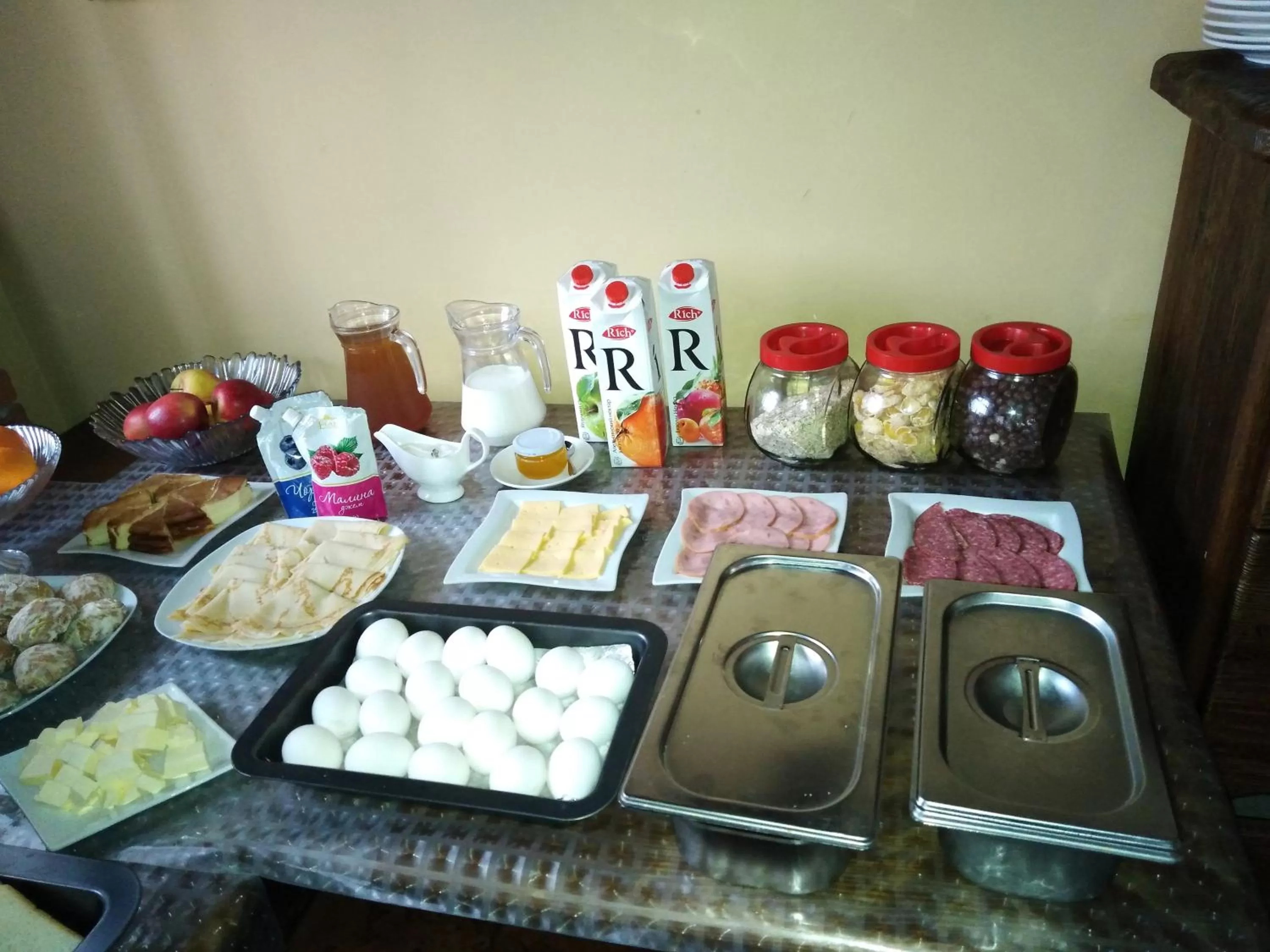 Buffet breakfast in Stara Vezha Hotel