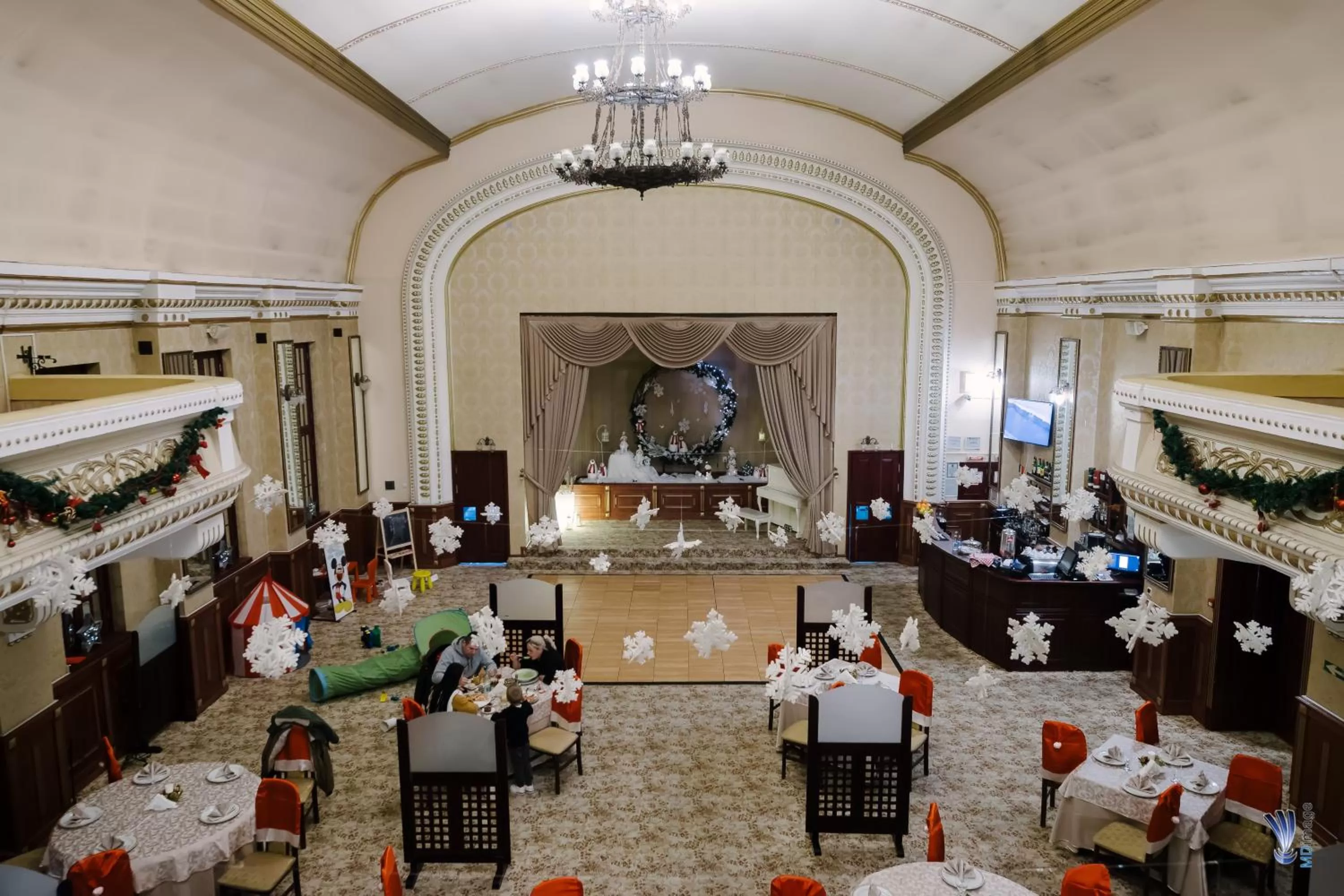 Restaurant/places to eat in Hotel La Belle Epoque