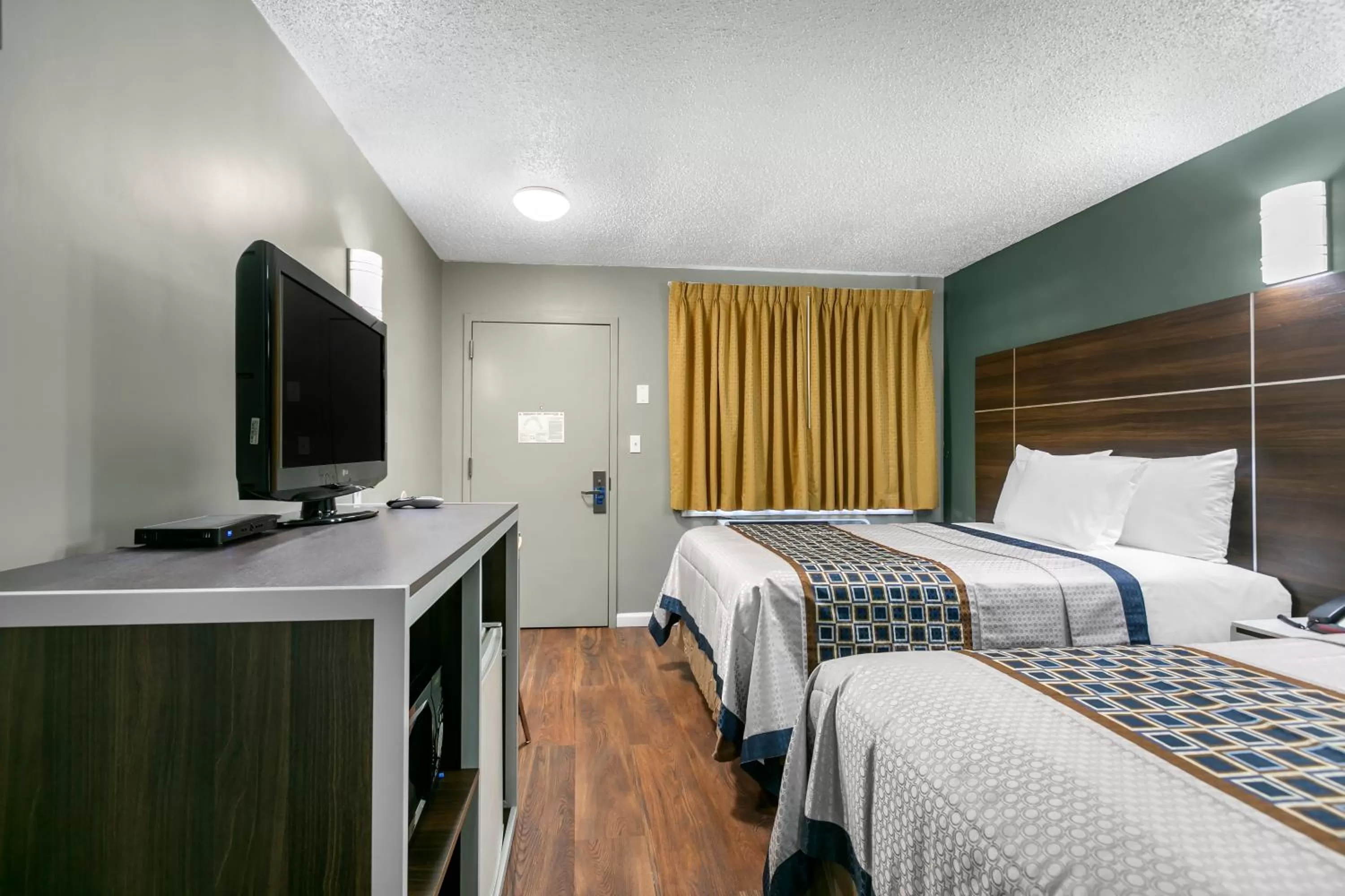 Bed in Knights Inn Bristol