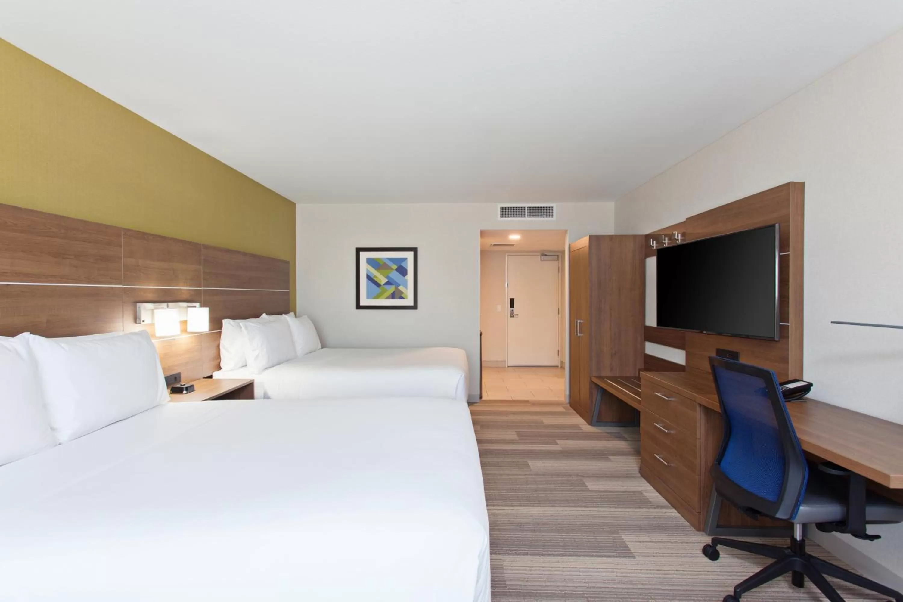 Photo of the whole room, Bed in Holiday Inn Express & Suites Pasadena - Los Angeles by IHG