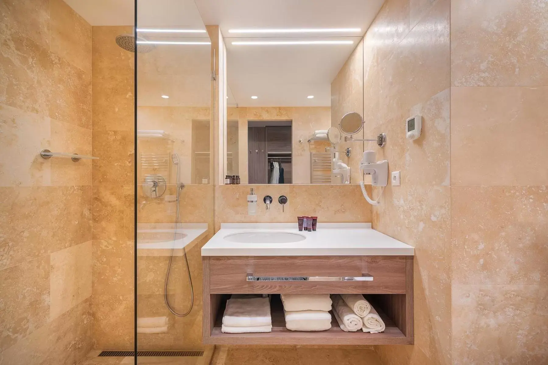 Superior Double or Twin Room in Hotel CUBE Prague Superior Double or Twin Room in Hotel CUBE Prague