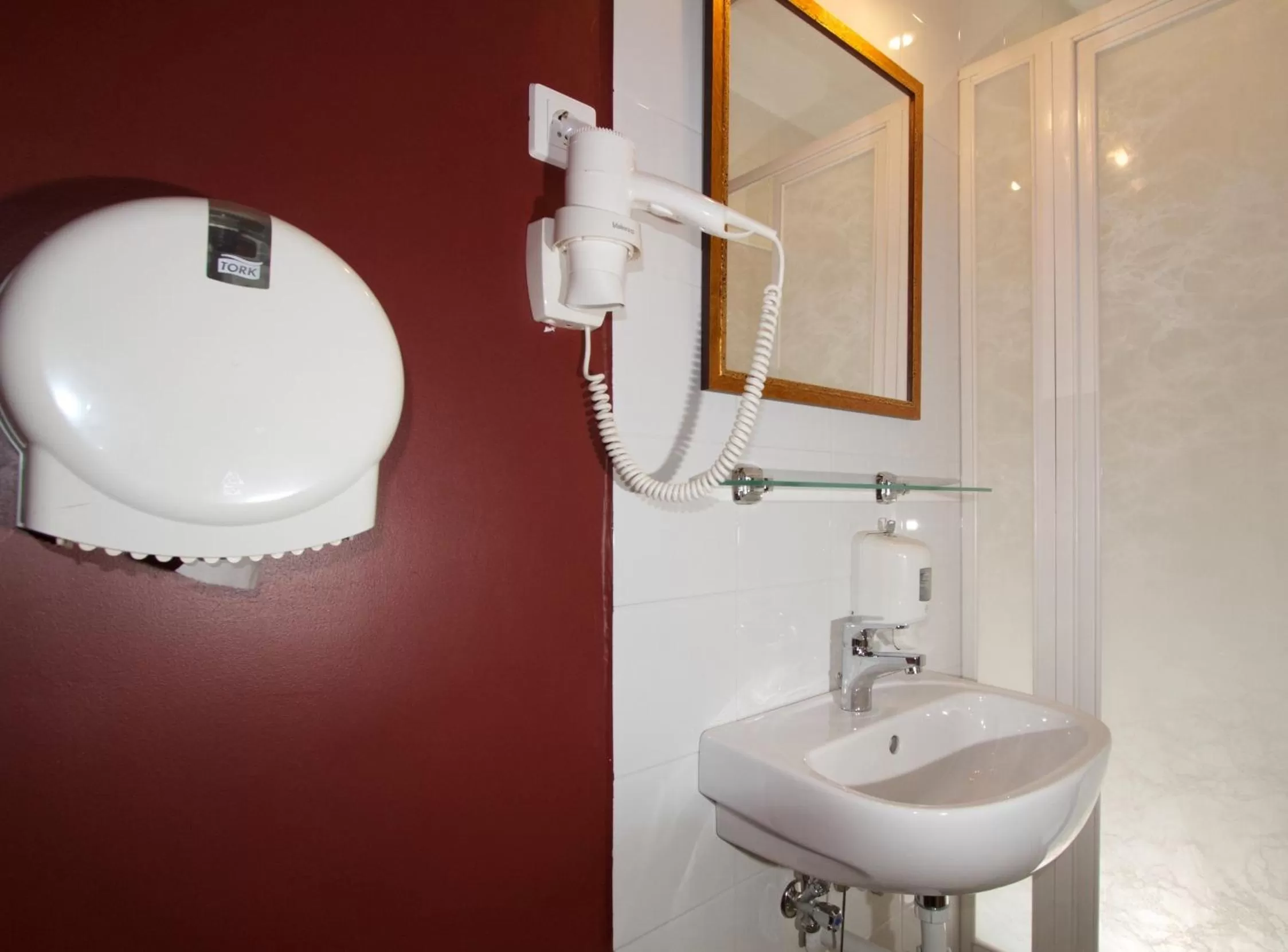 Bathroom in Teátrum Boutique Hotel