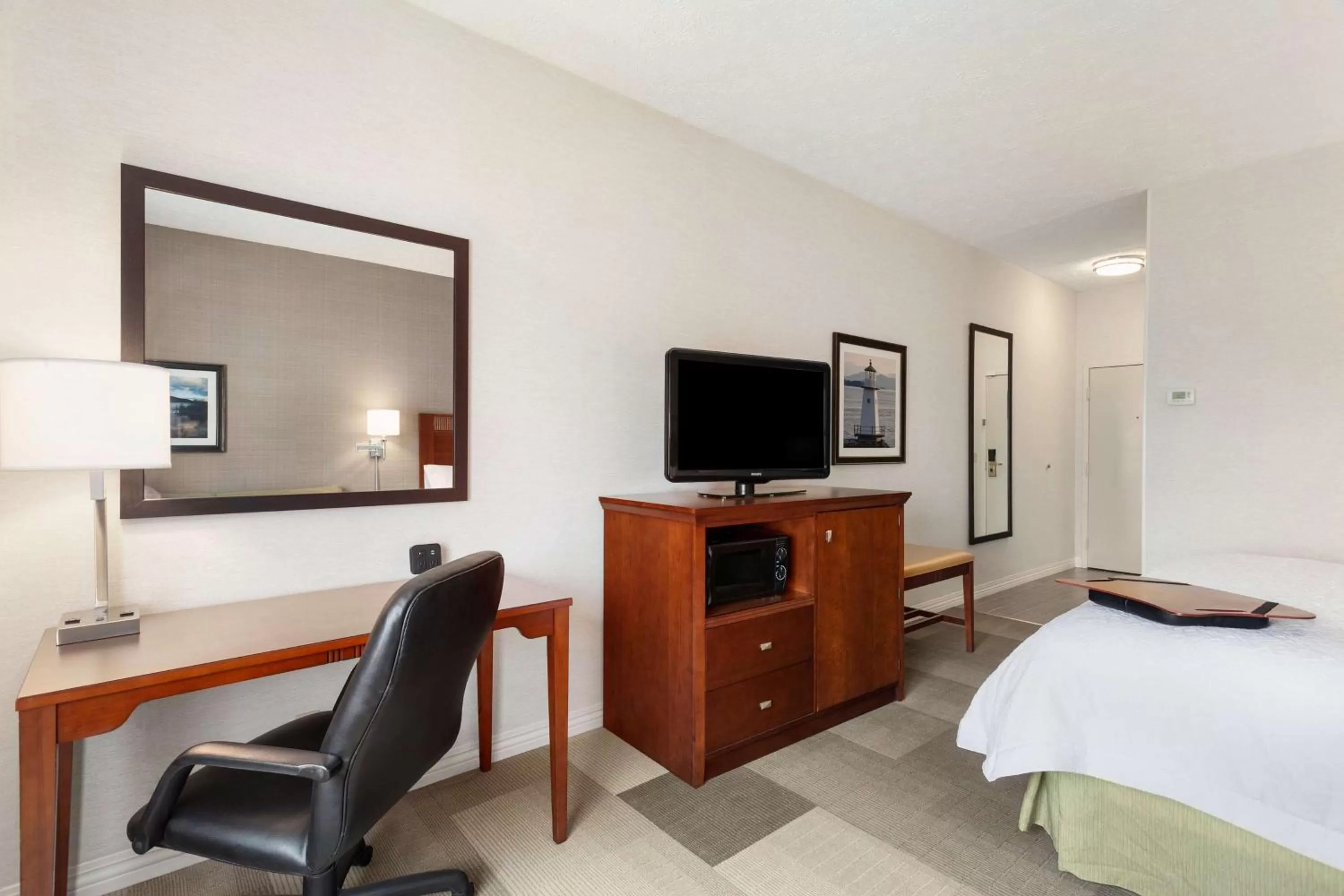 Bed in Hampton Inn Burlington - Colchester