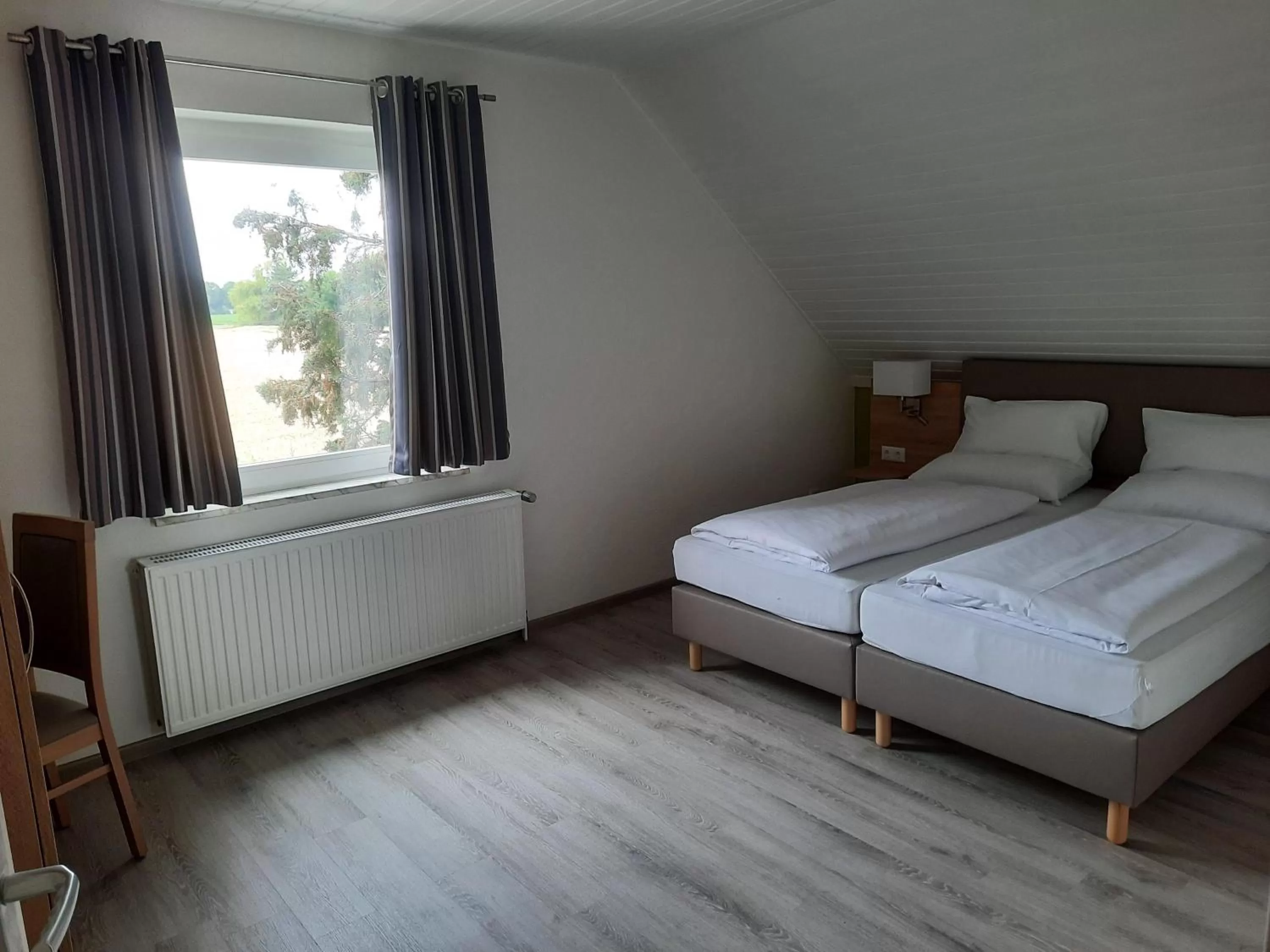 Bedroom, Bed in Hotel Zur Erholung & Restaurant Amme's Landhaus