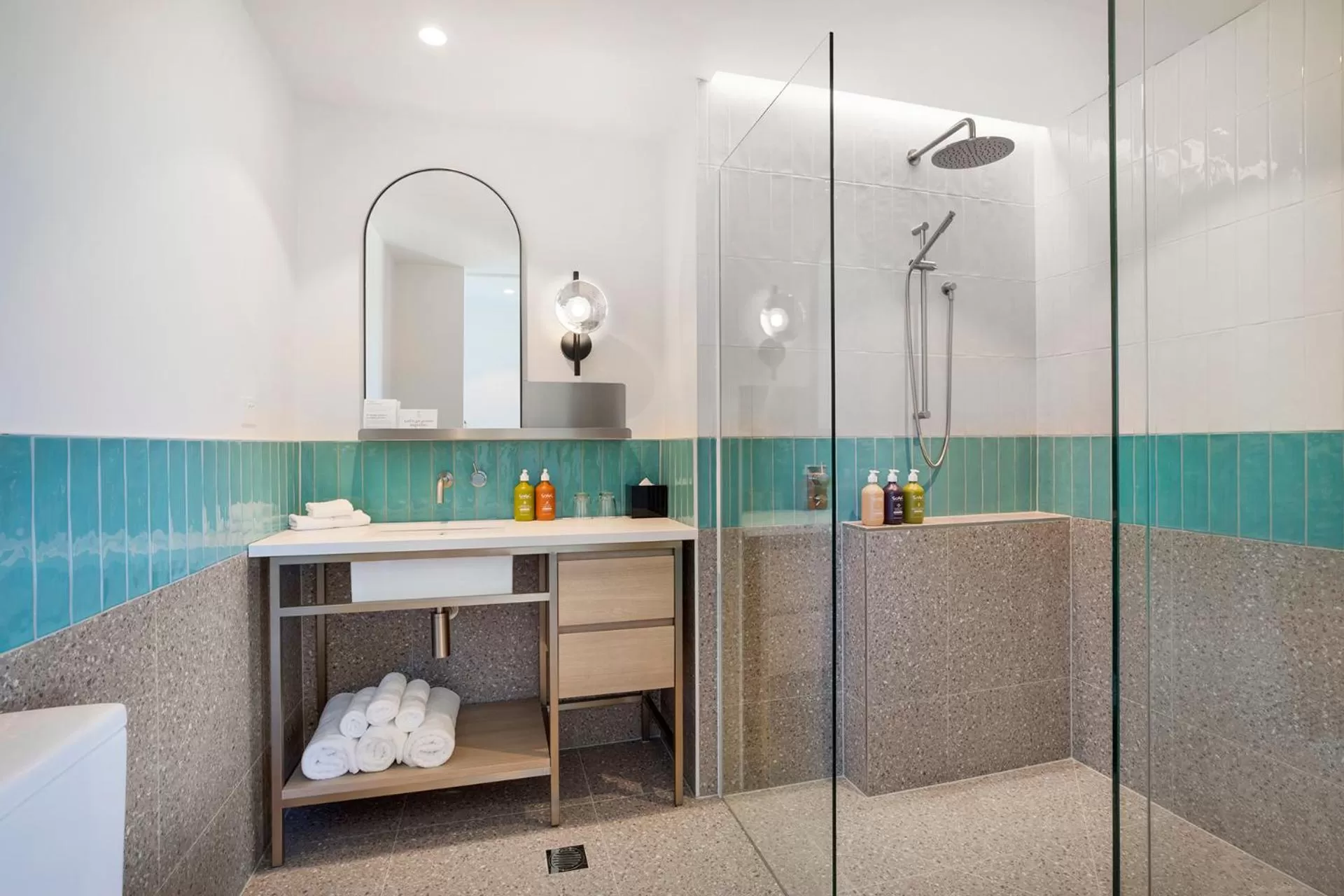 Shower in Holiday Inn & Suites Geelong by IHG
