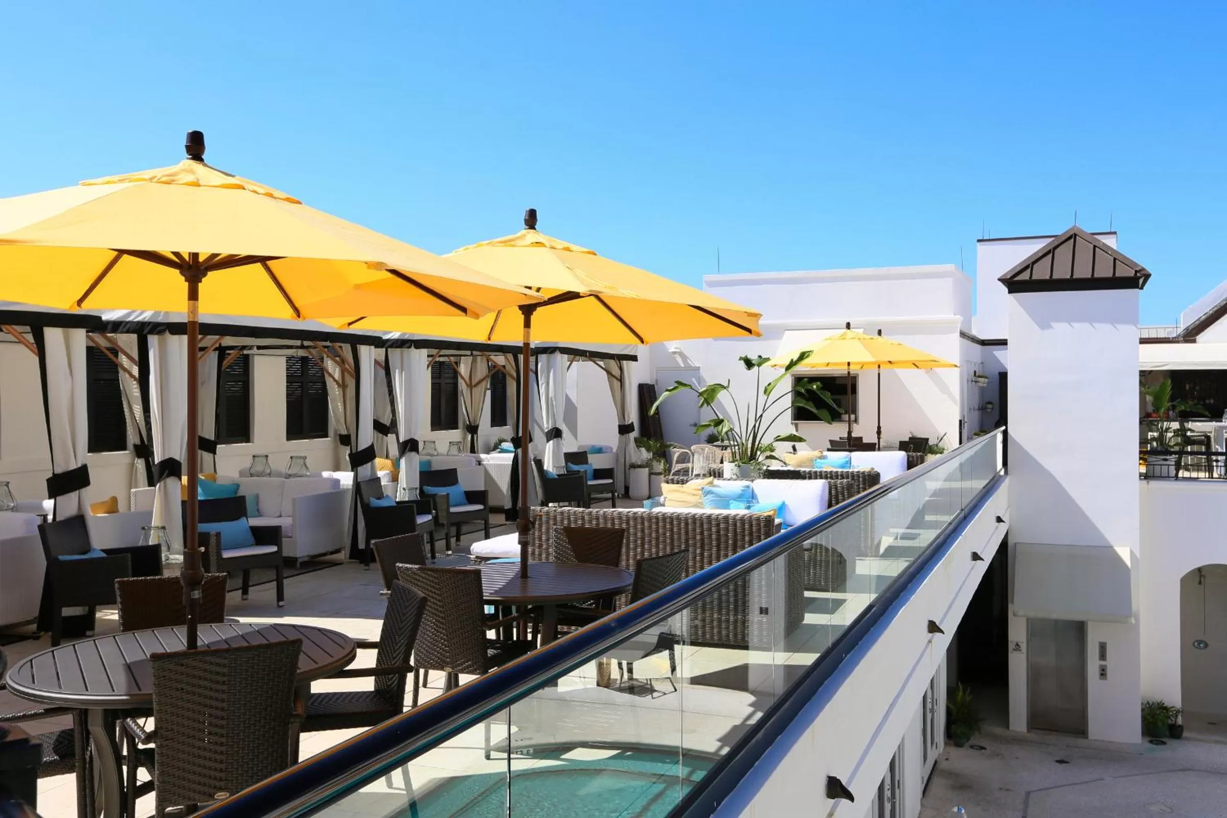 Restaurant/places to eat in The Pearl Hotel