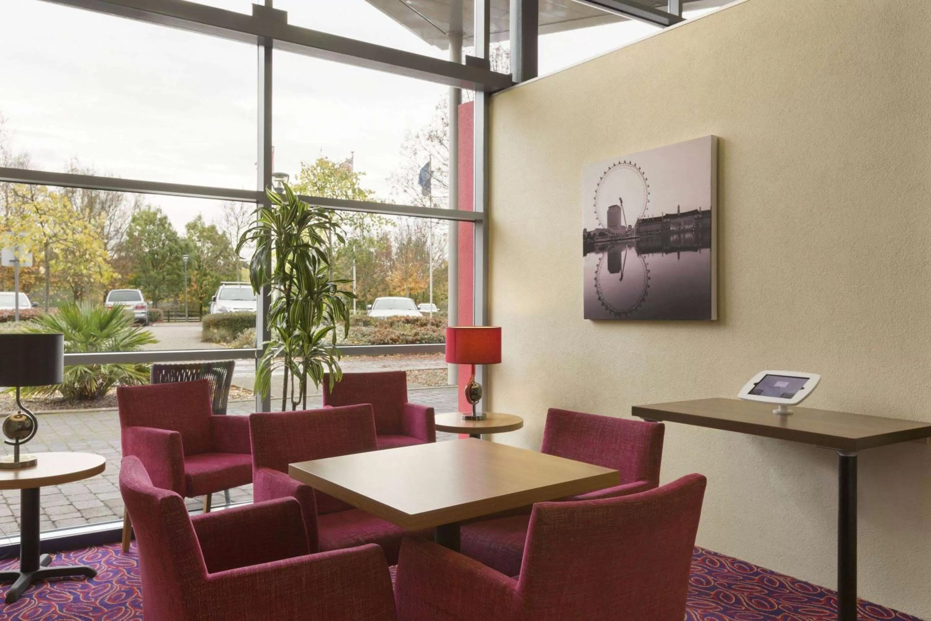 Lobby or reception in Ramada London North