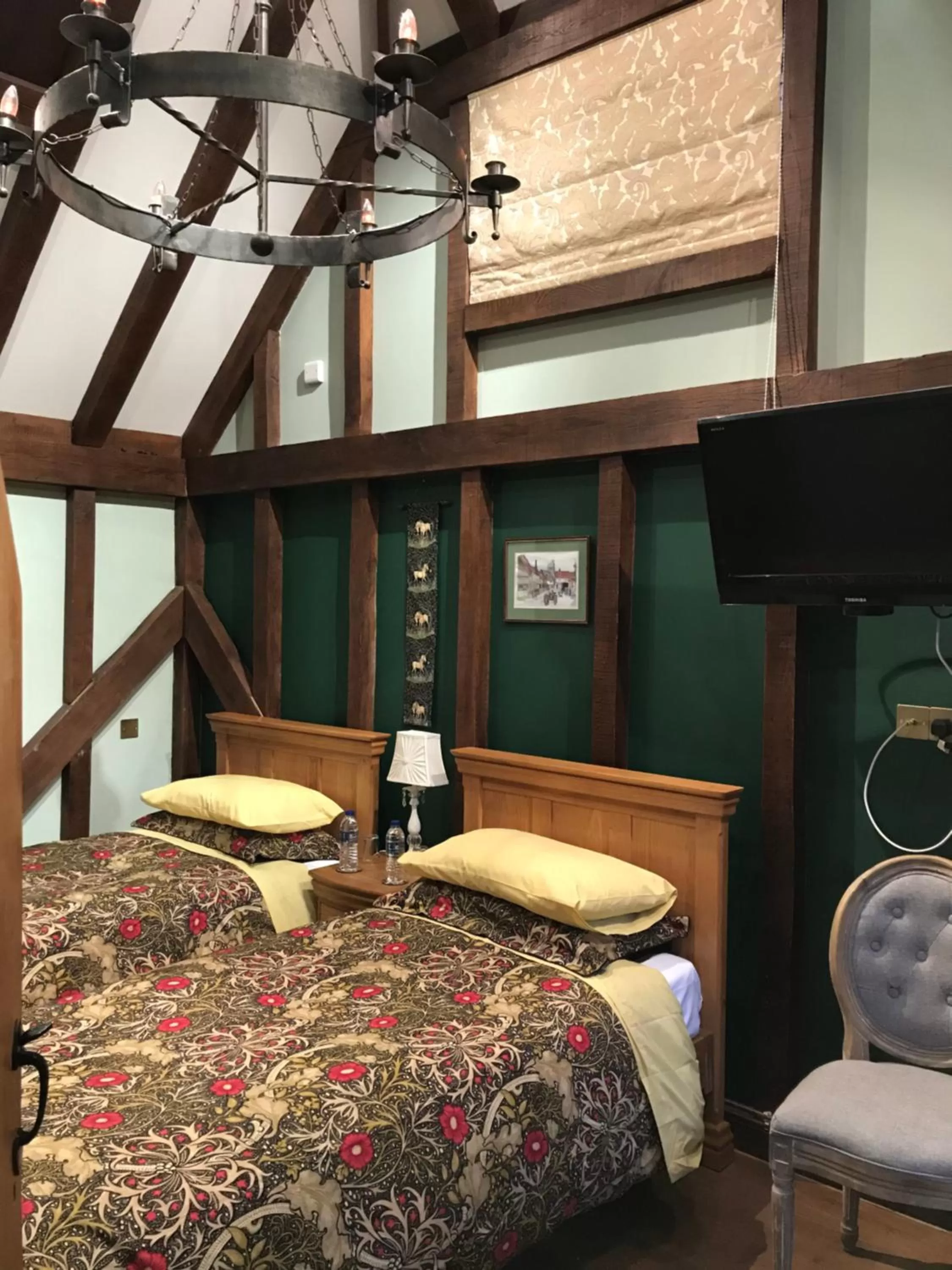 Bed in The Chequers Inn