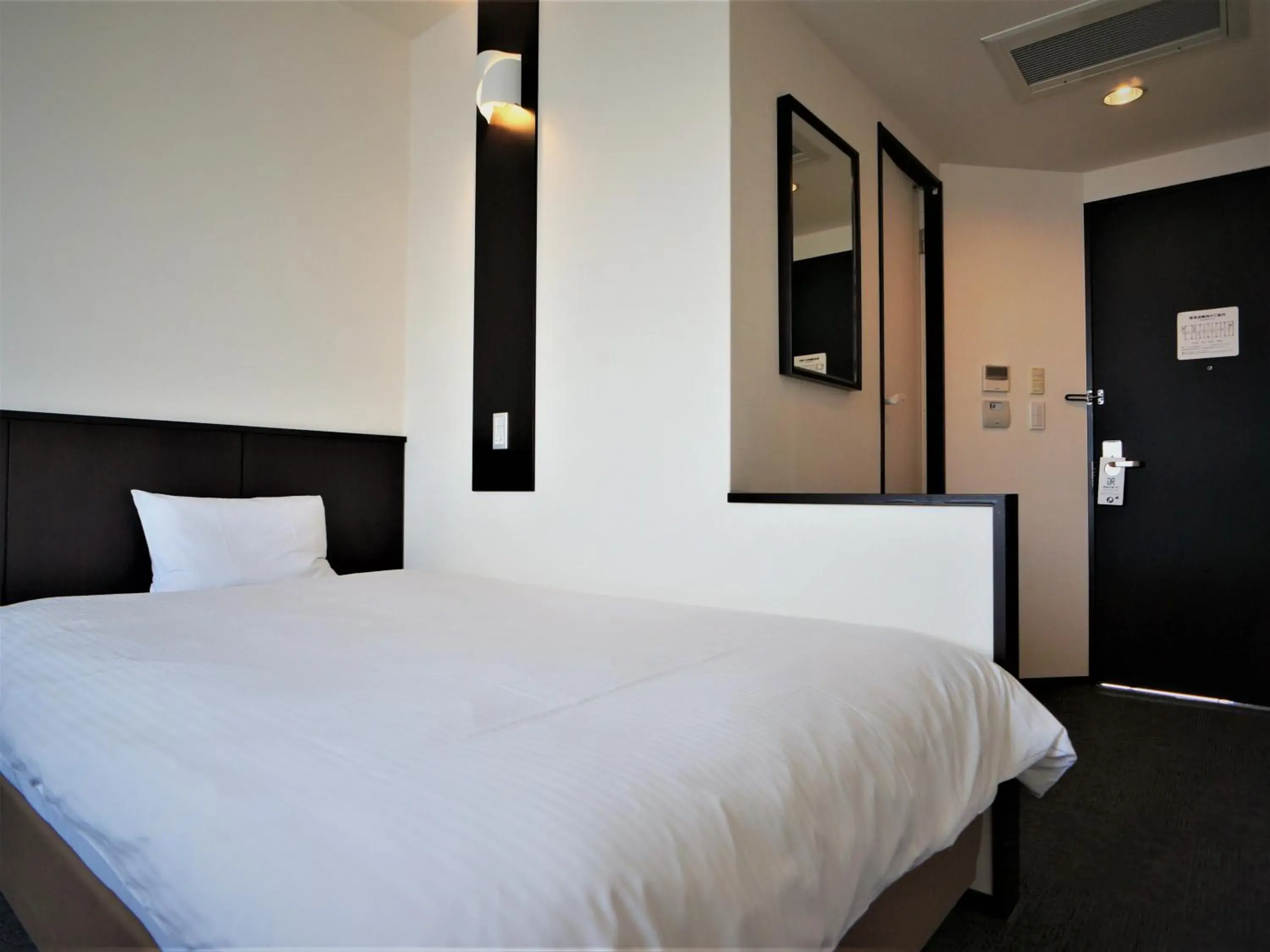 Double Room with Small Double Bed with Bath - Non-Smoking in Green Rich Hotel Tosu Ekimae Double Room with Small Double Bed with Bath - Non-Smoking in Green Rich Hotel Tosu Ekimae