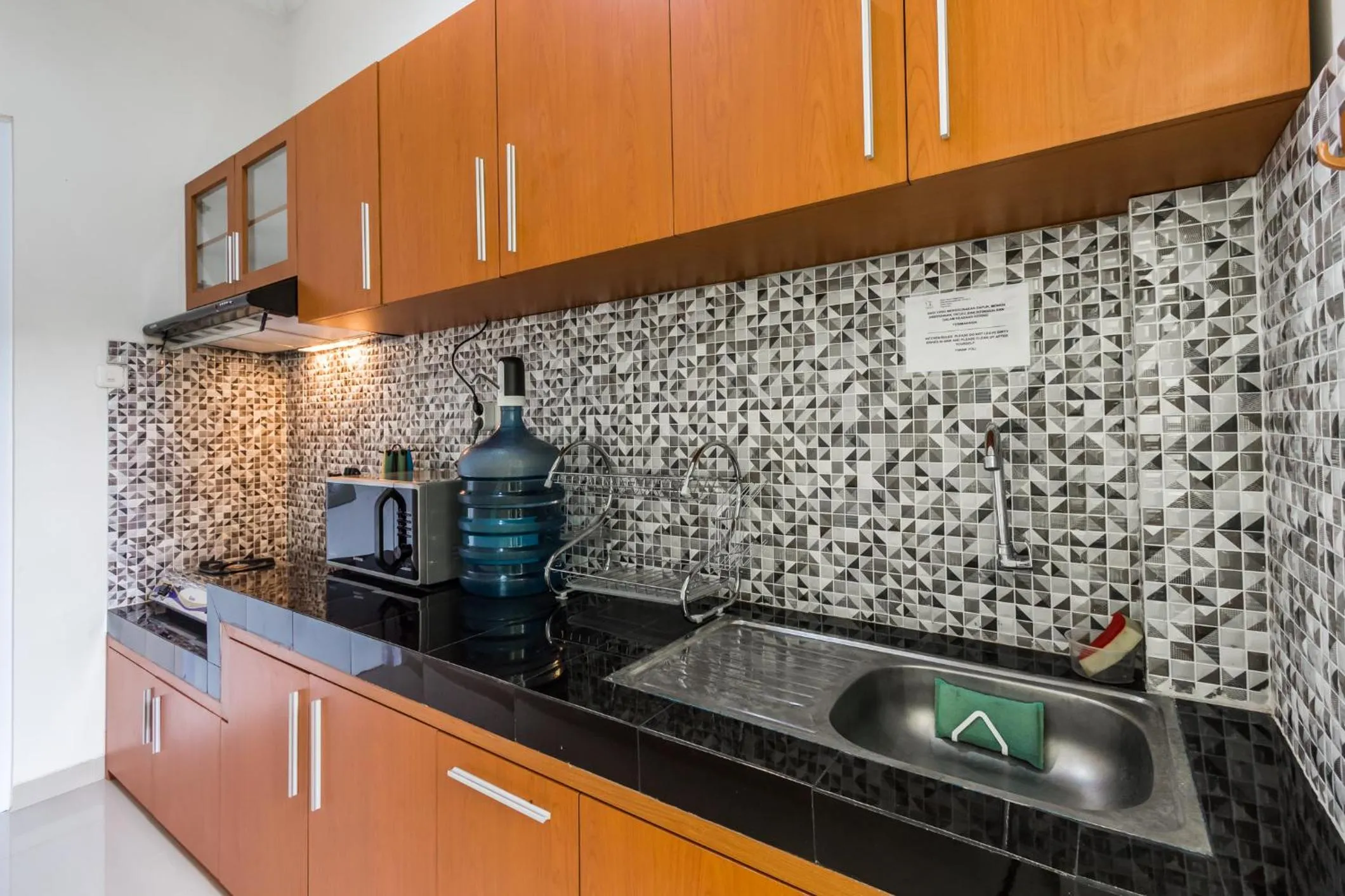 Communal kitchen in Omah Manis