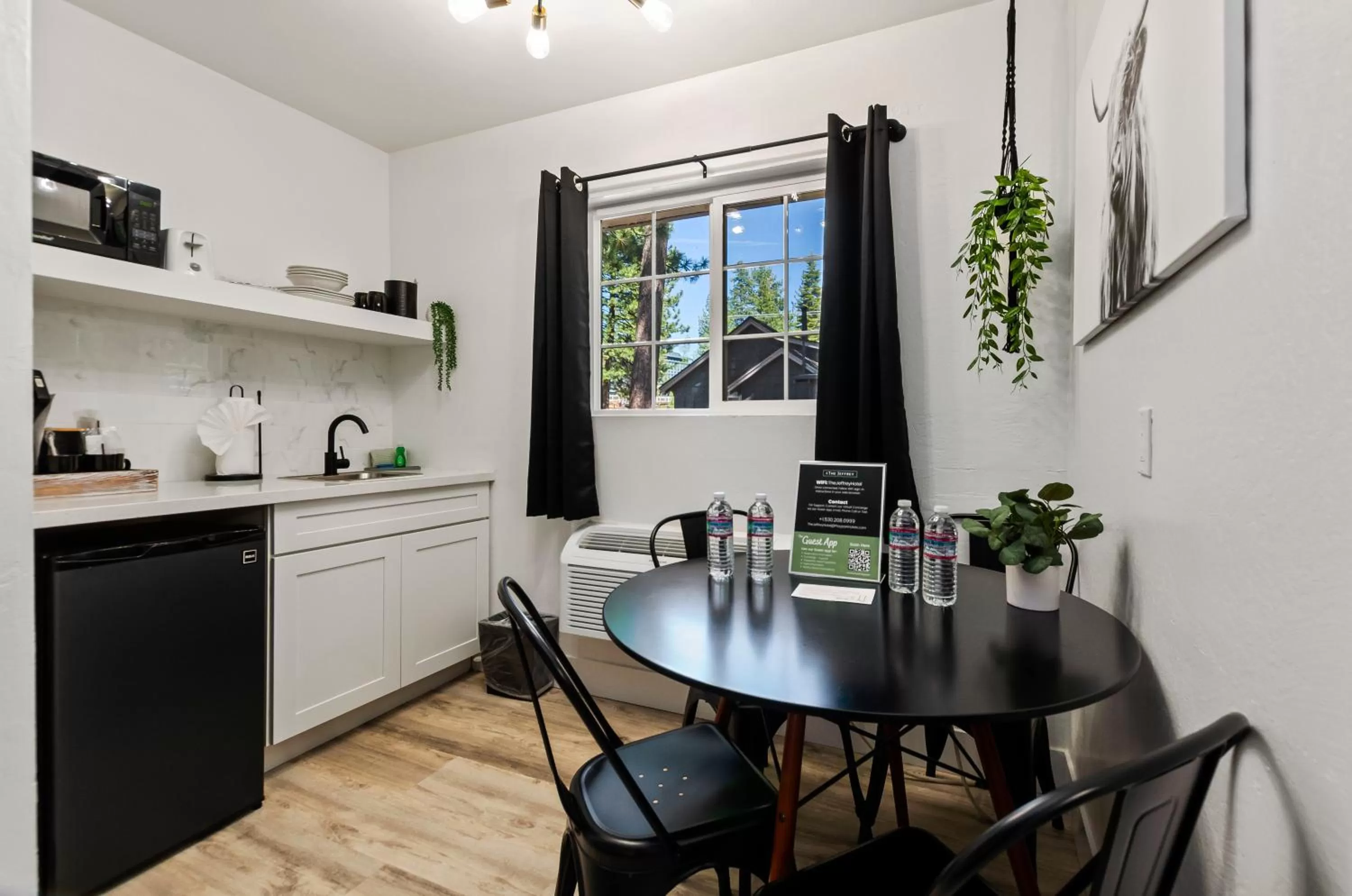 Kitchen or kitchenette in The Jeffrey Hotel