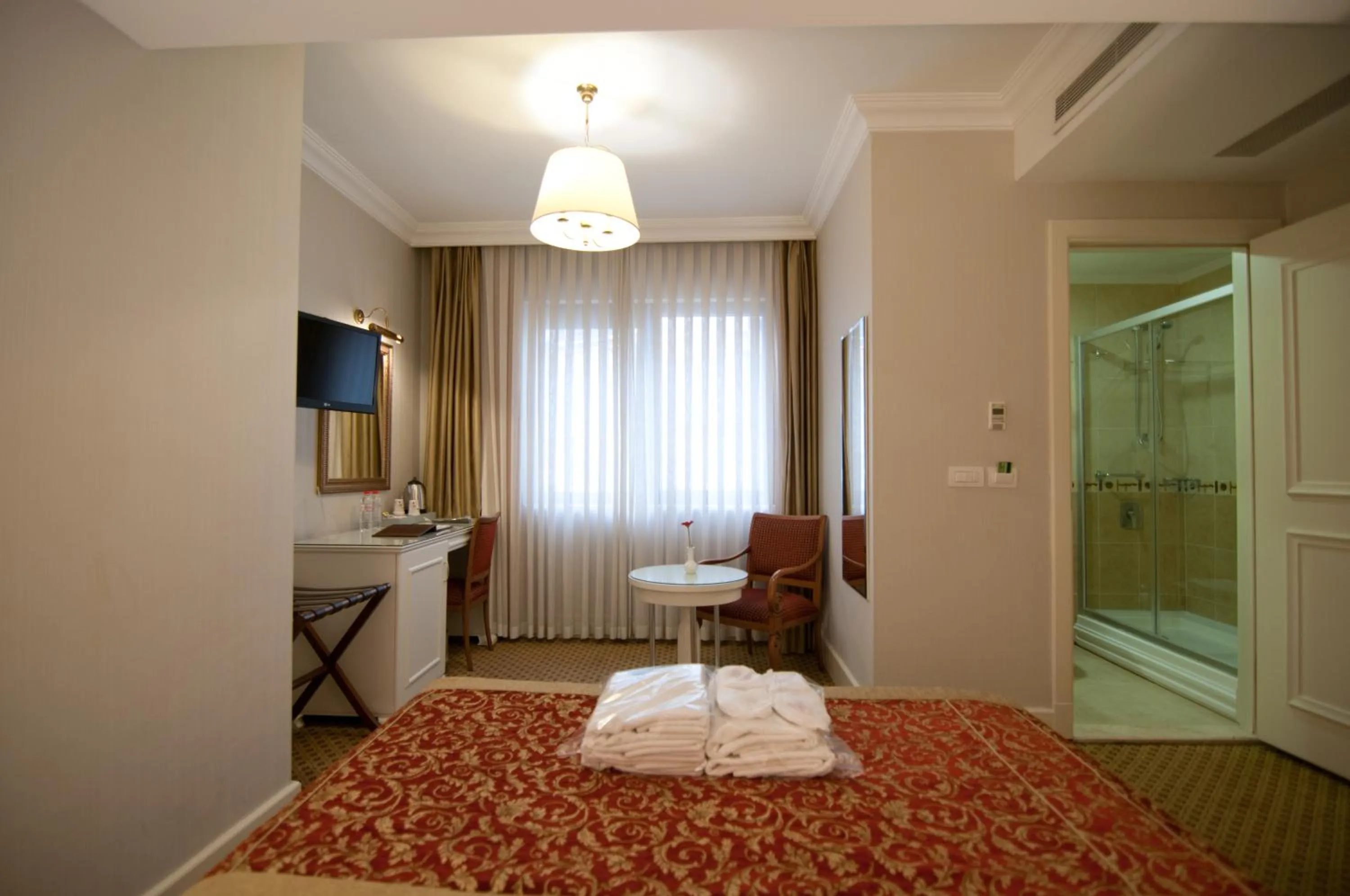 Bed in Taksim Metropark Hotel