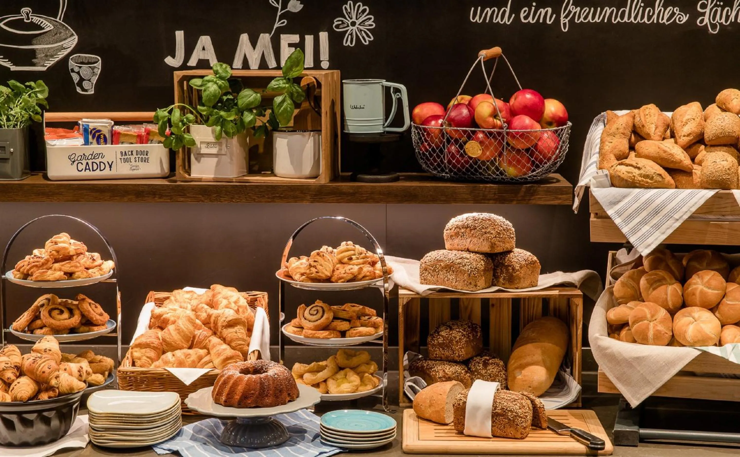 Buffet breakfast in Motel One Wien Westbahnhof