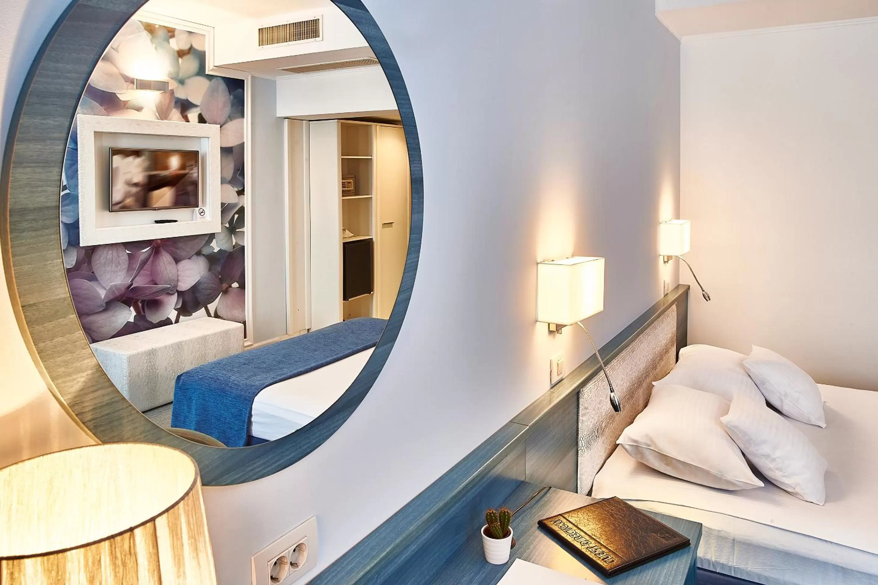 Decorative detail, Bed in Continental Forum Arad