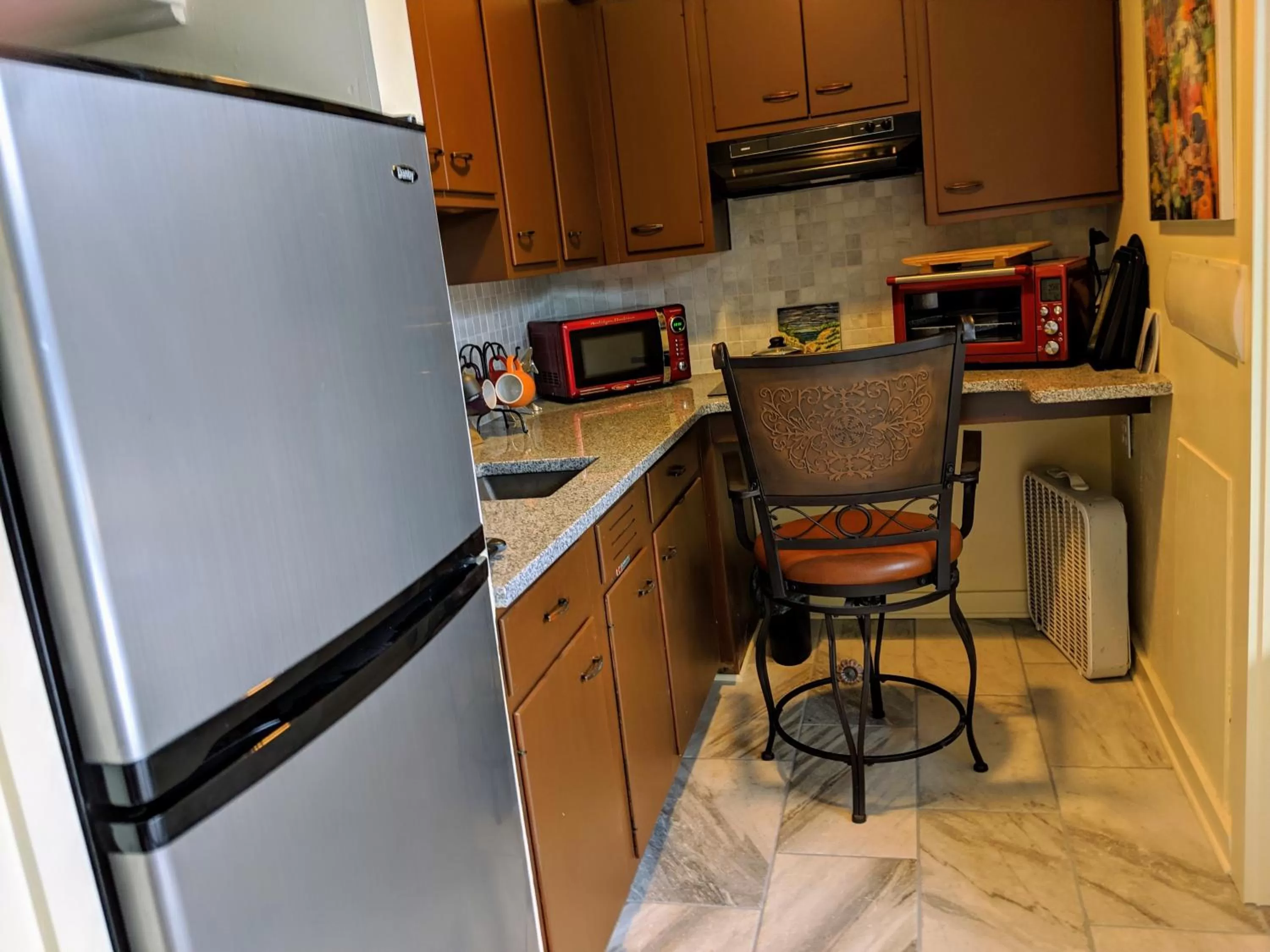 Kitchen/Kitchenette in Ann Arbor Bed and Breakfast