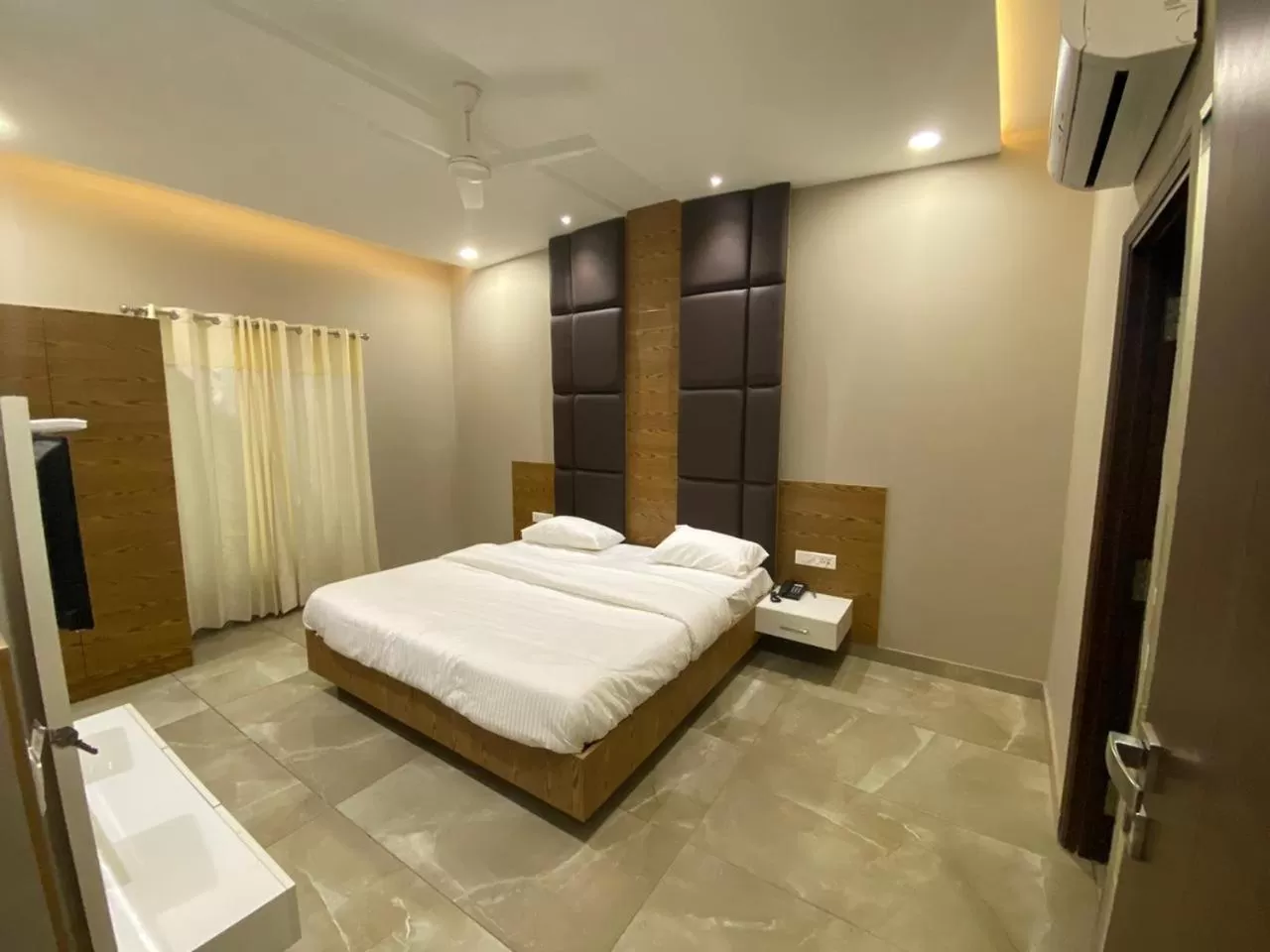 Bed in Hotel The Retro Regency