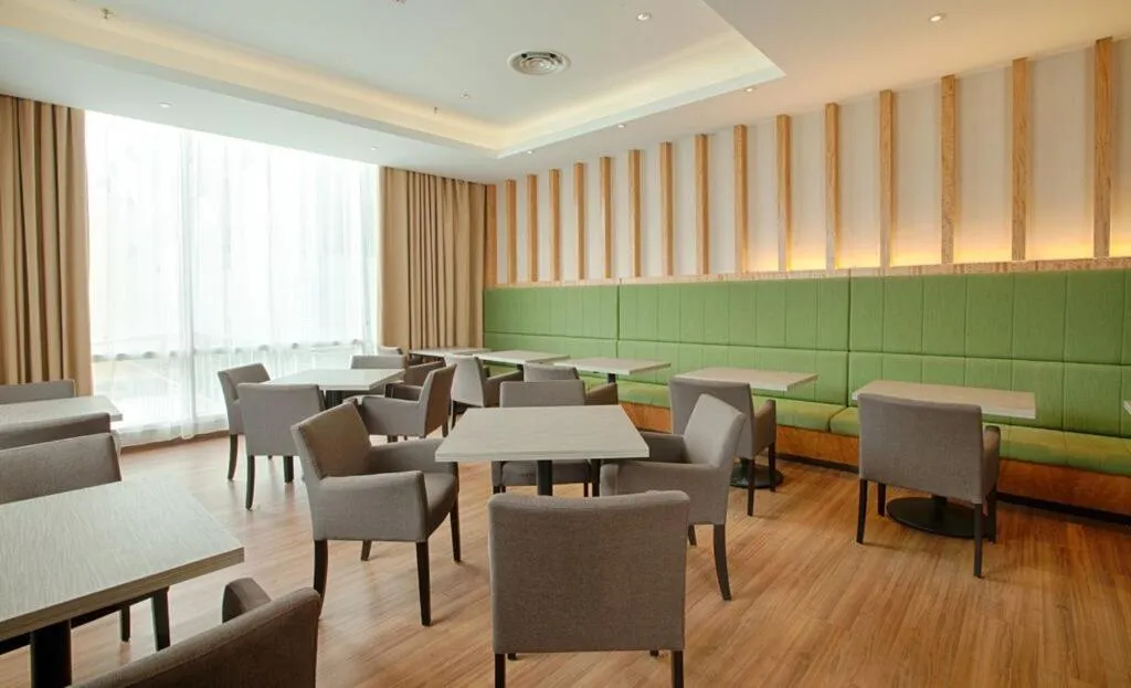 Restaurant/places to eat in WP Hotel