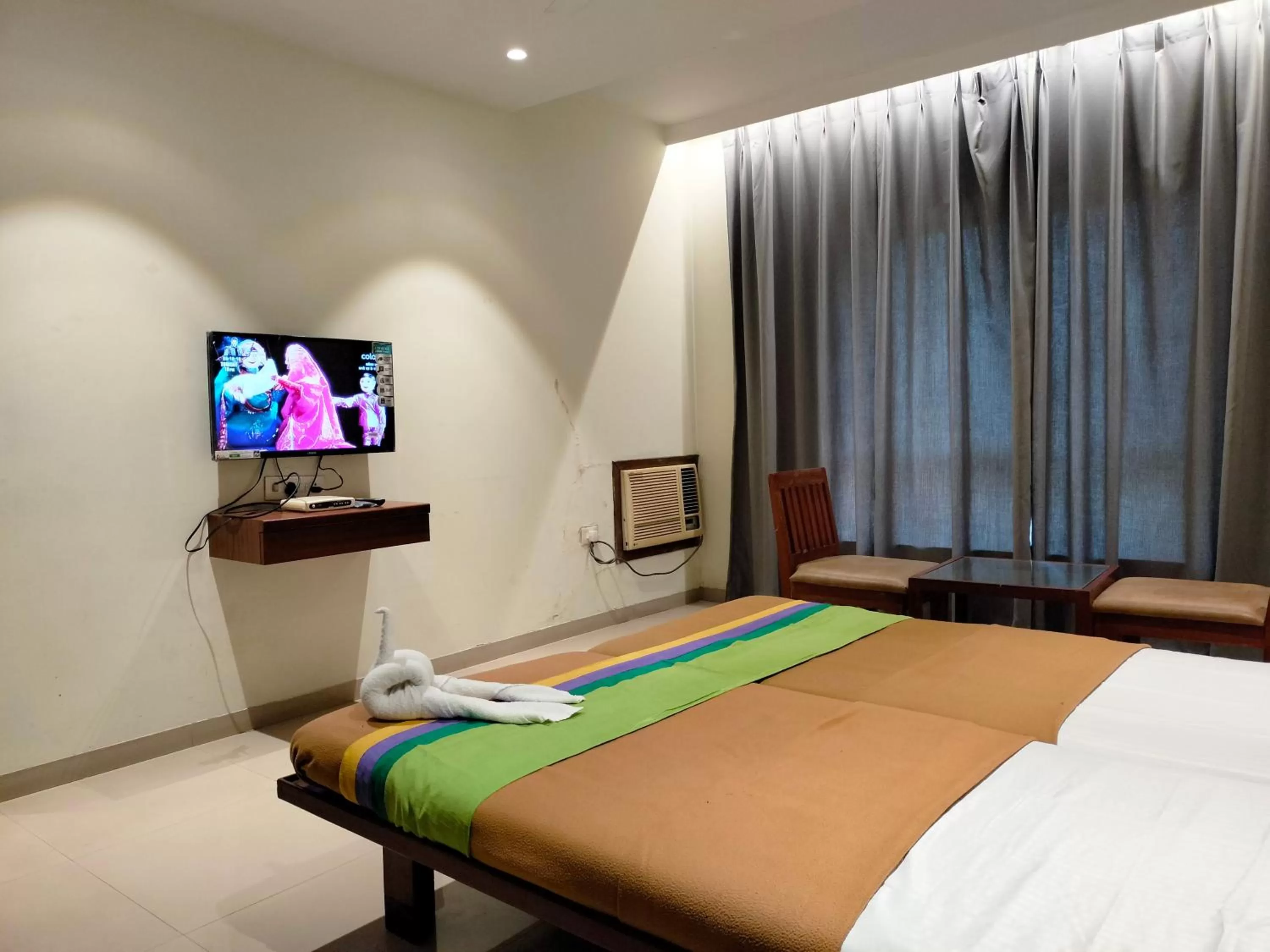 Bed in Hotel Sumanchandra Suites