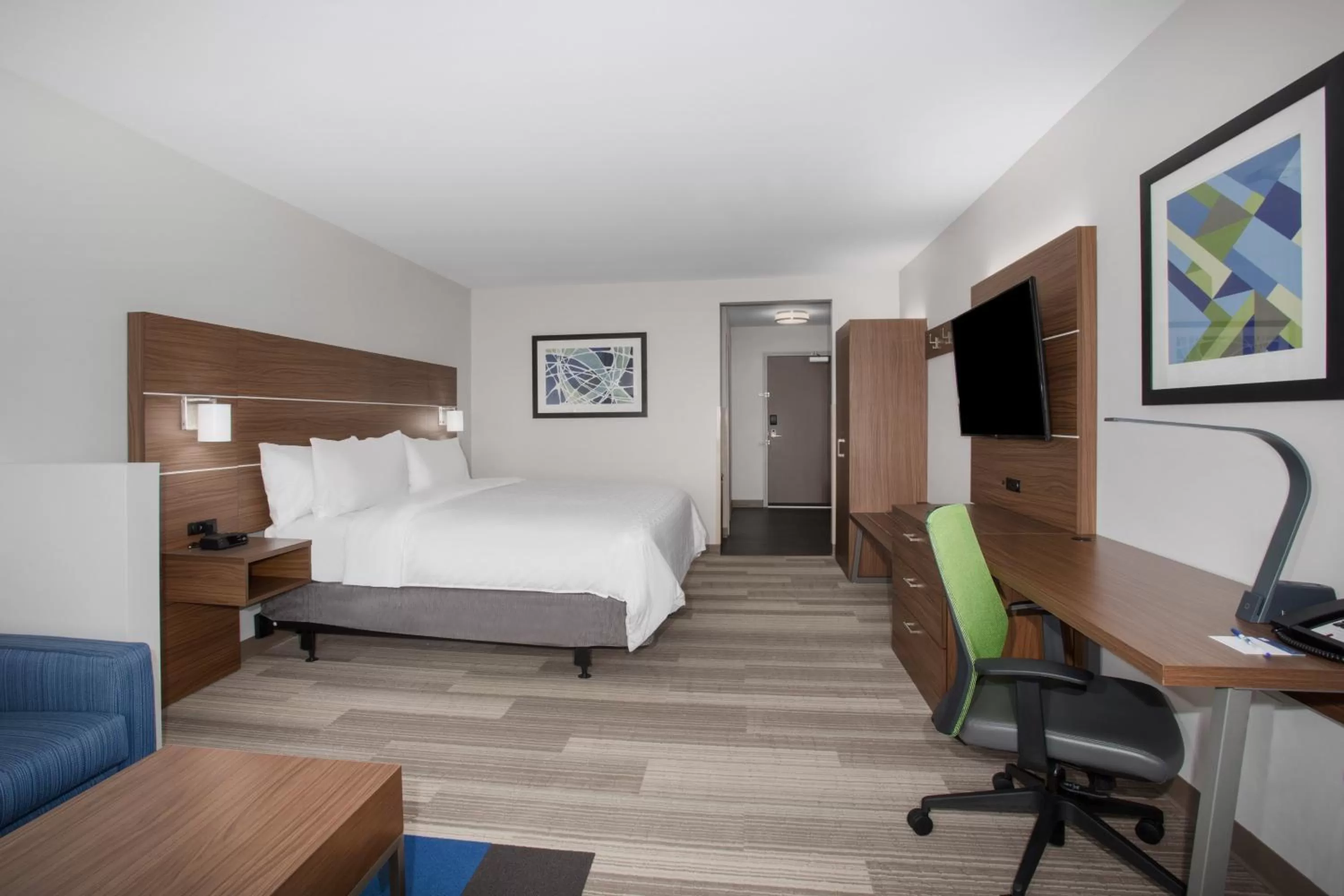 Photo of the whole room, Bed in Holiday Inn Express & Suites Sioux City North - Event Center by IHG