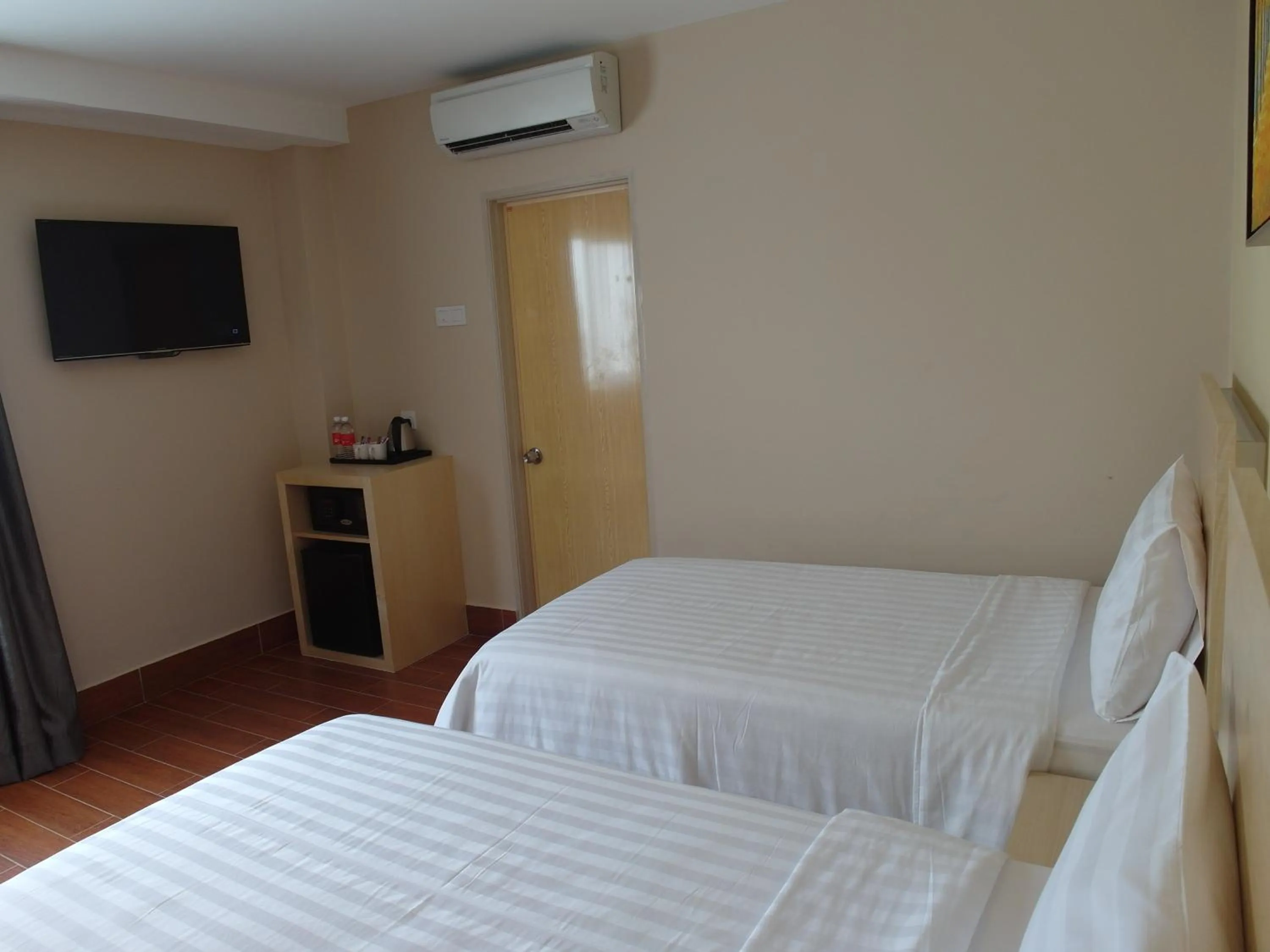 Photo of the whole room, Bed in Metro Hotel @ KL Sentral