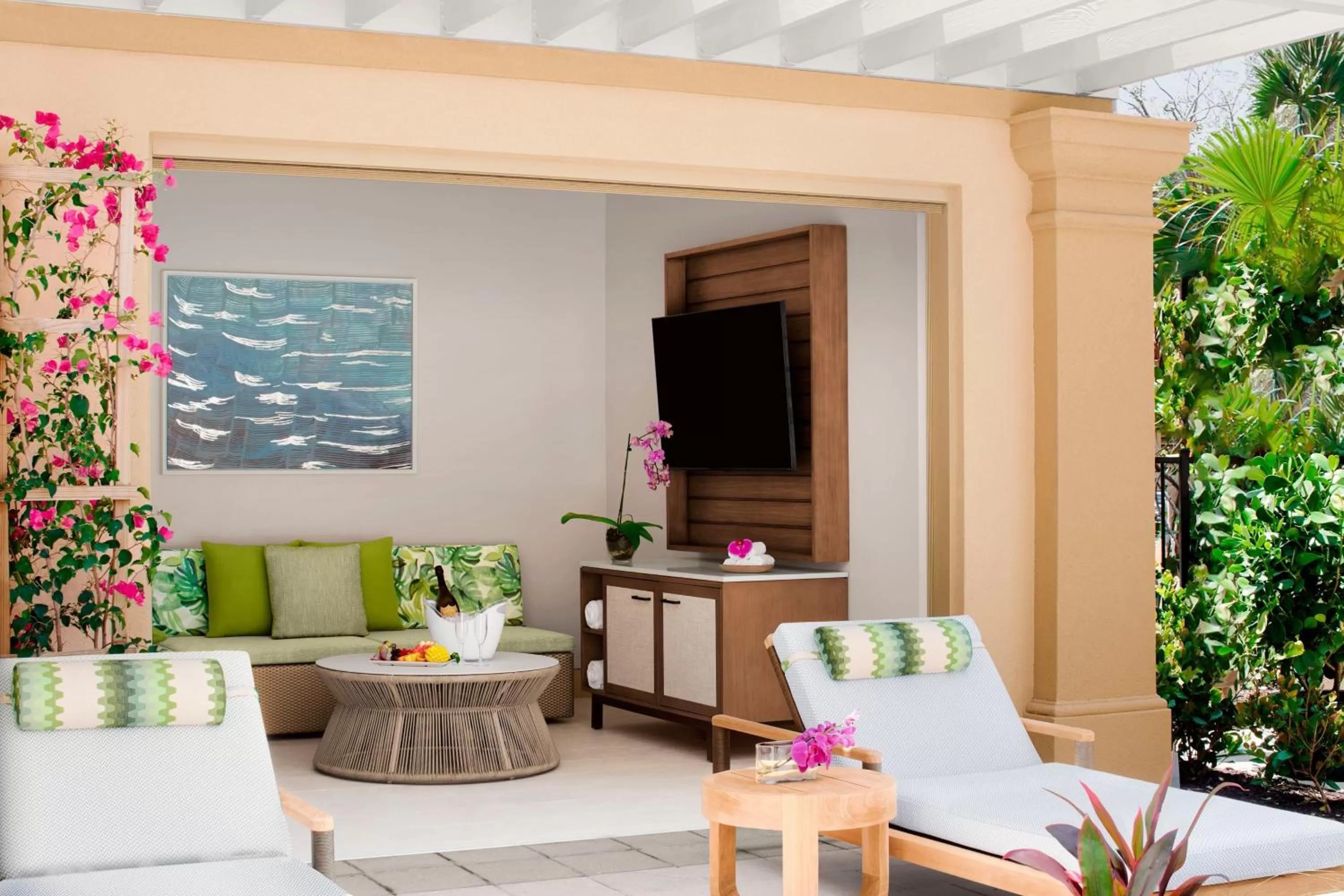 Swimming pool in The Ritz-Carlton Naples