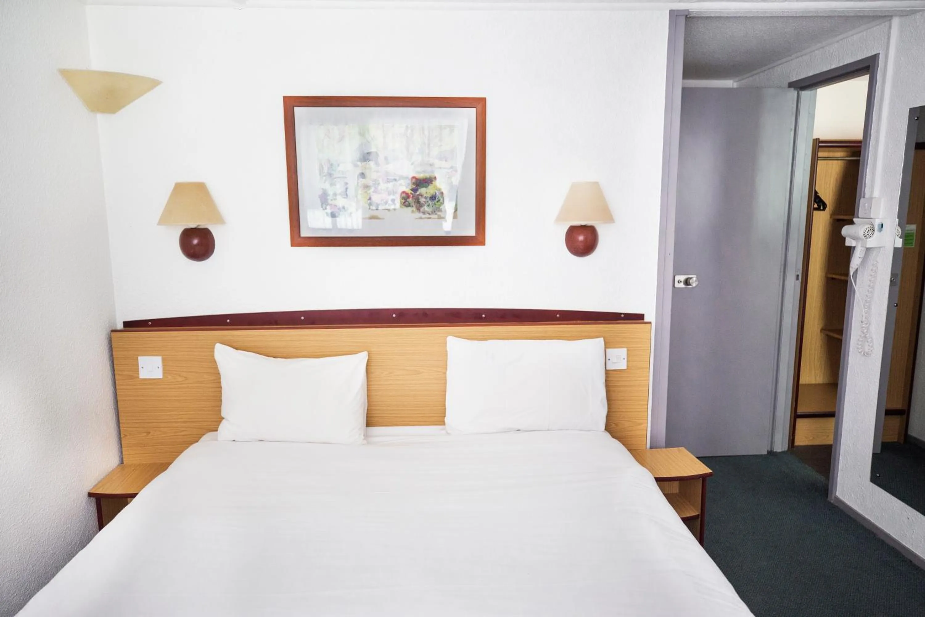 Bed in Campanile Hotel - Basildon - East of London